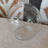 Round carafe in chiseled glass