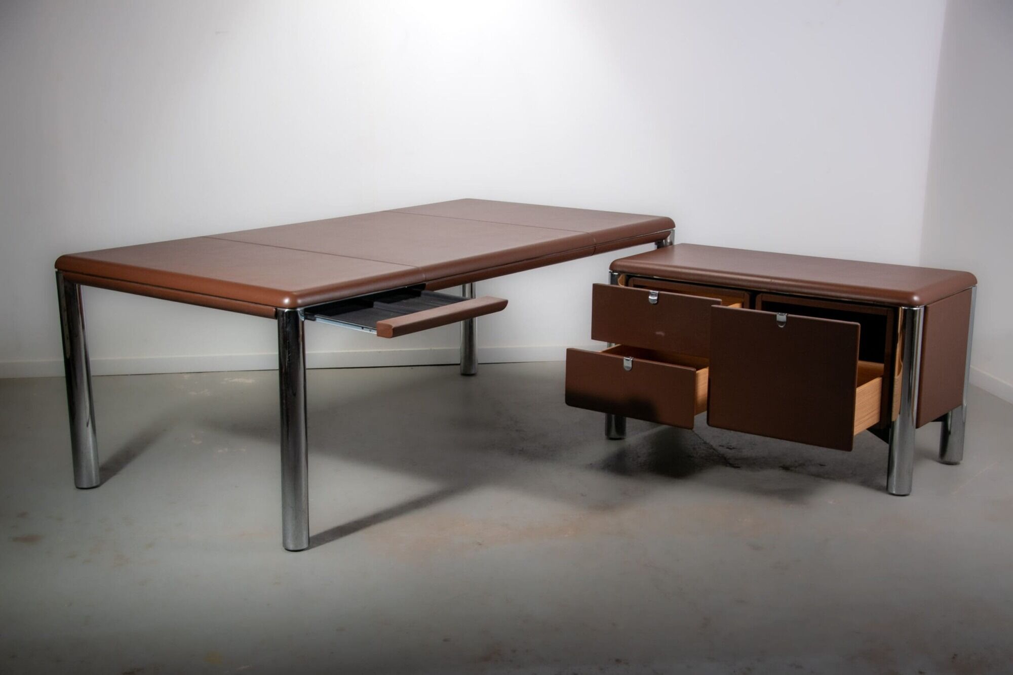 No. 3055D table desk and No. 3076 credenza extension from the Pfister Executive Office Collection for KnollStudio, circa 1988
