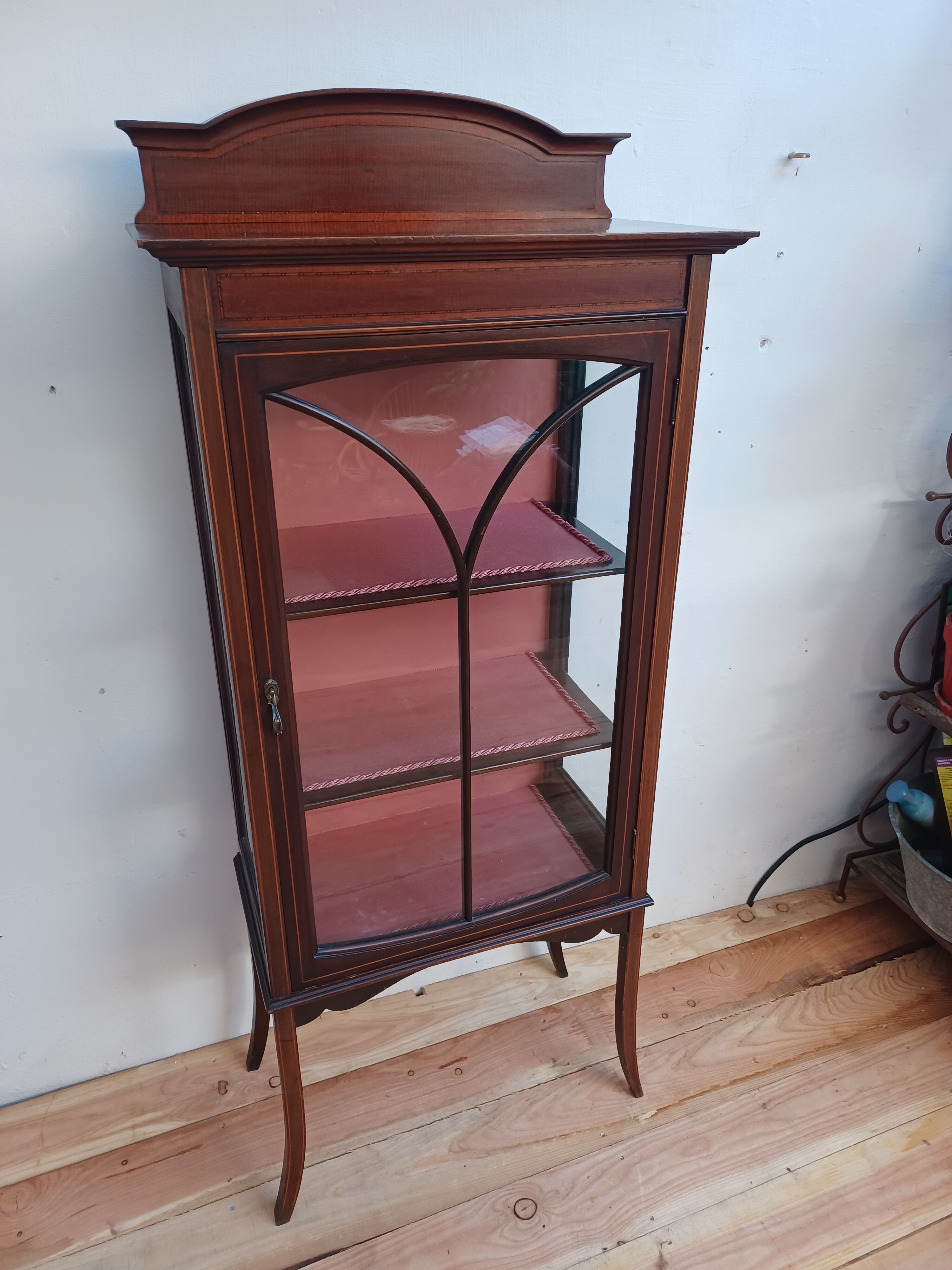 English showcase, late 19th