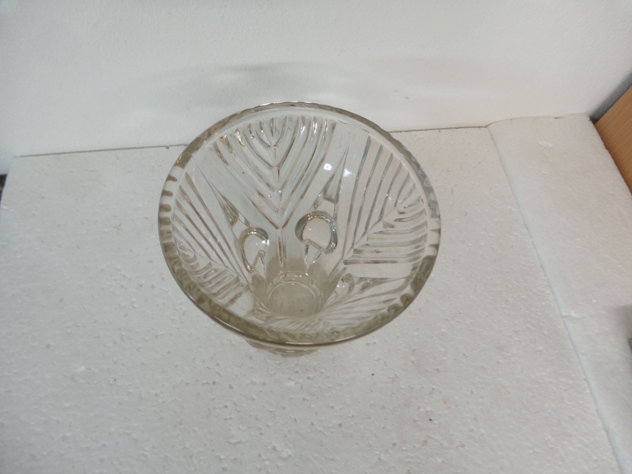 Vase en verre evasé à boules