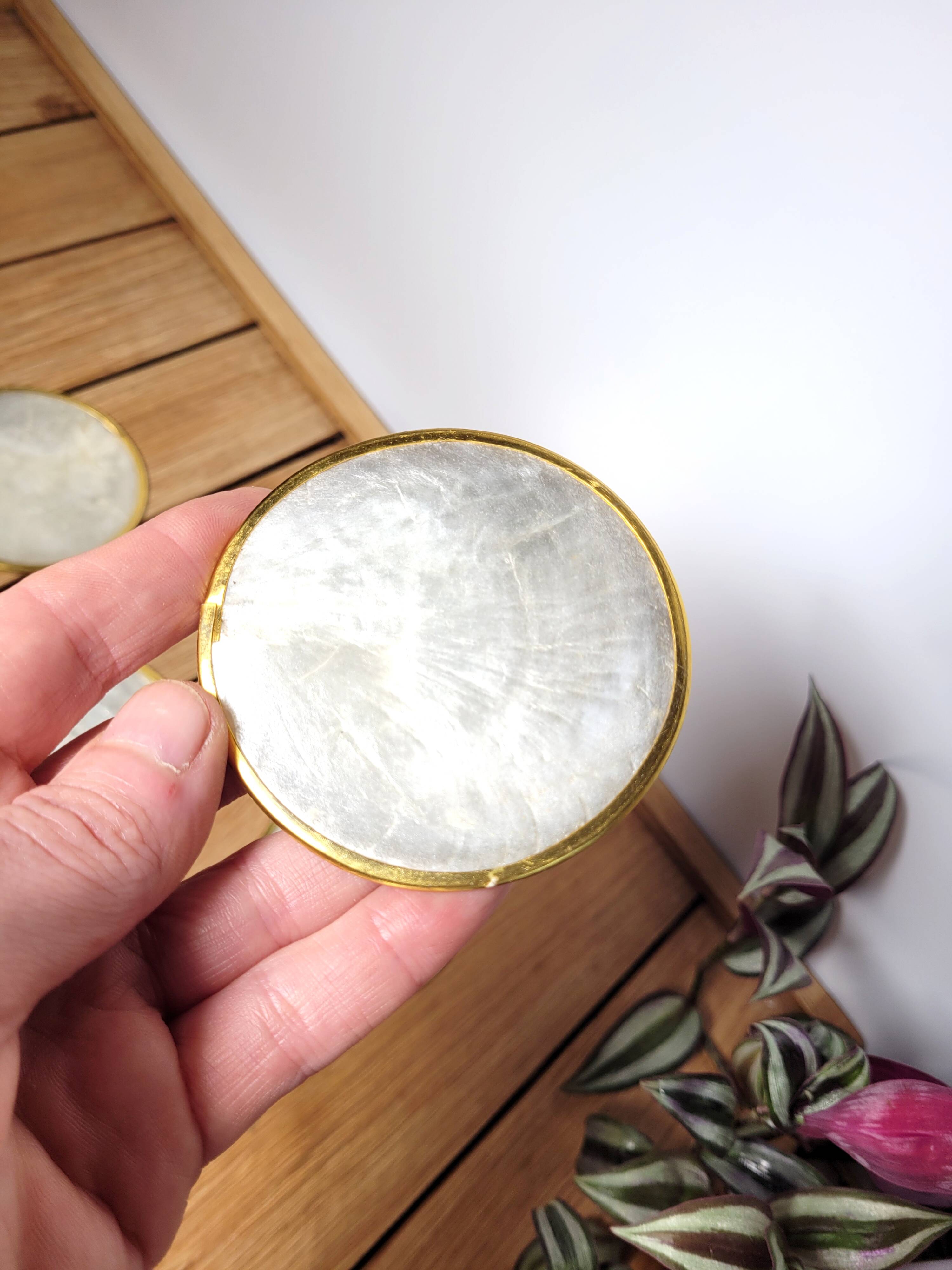 Set de dessous de verre en nacre et laiton