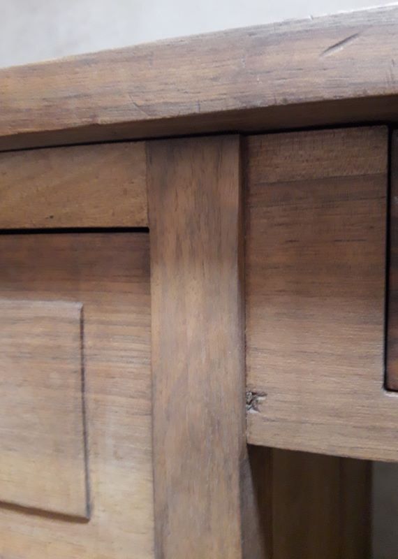 Minister's desk in walnut with drawers