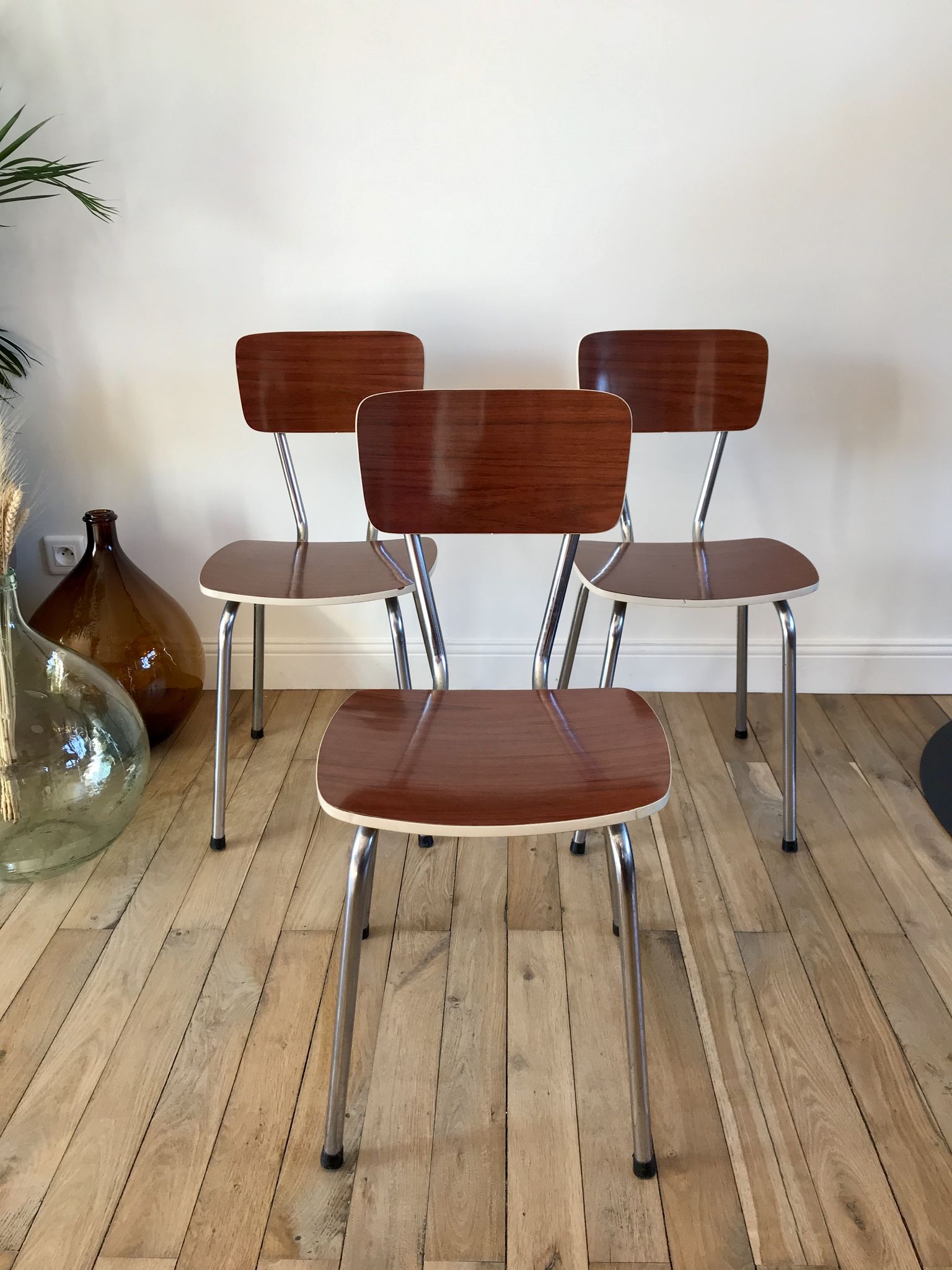 Trio of chairs in light brown formica and cream contour 70s