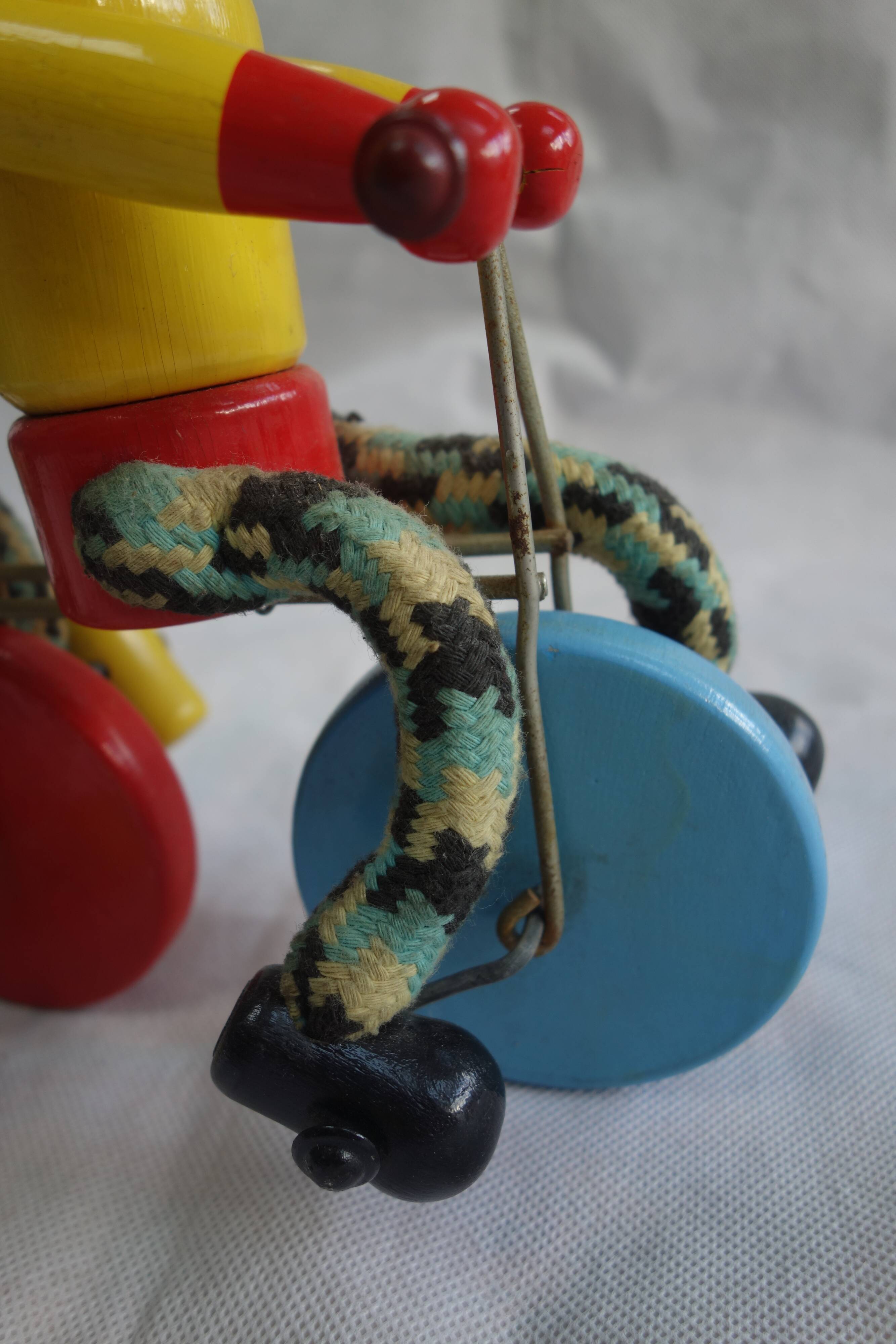 Old toy to shoot Donald and Mickey