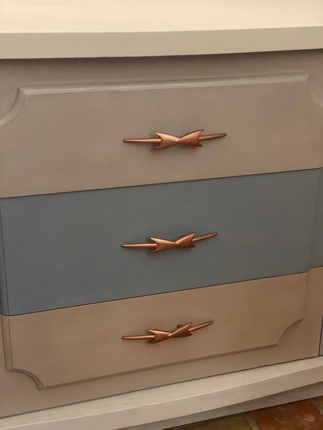 "Triple Dresser" Mid-Century – Temple's Fine Furniture – Can