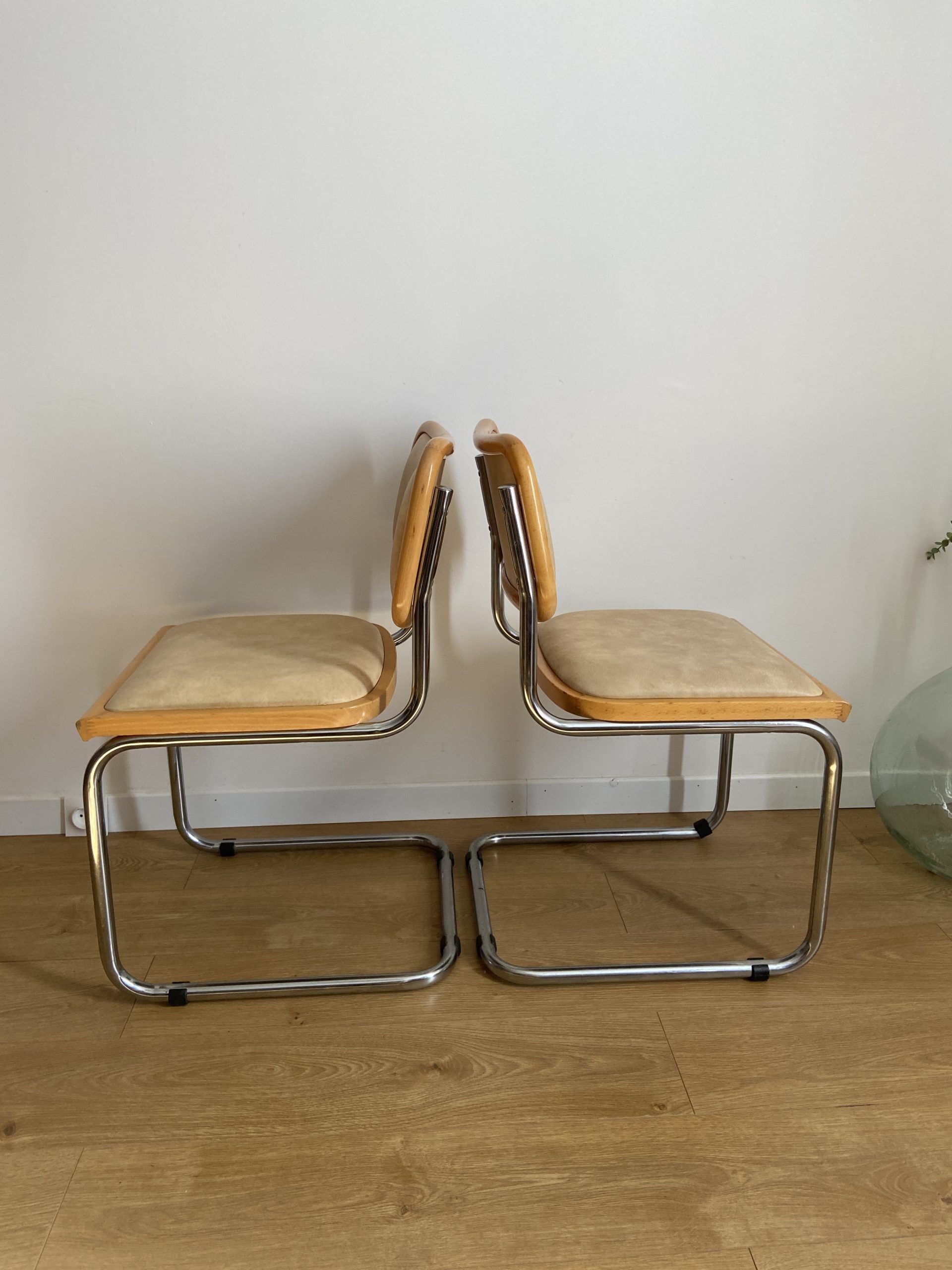 Pair of in beige skaï chairs