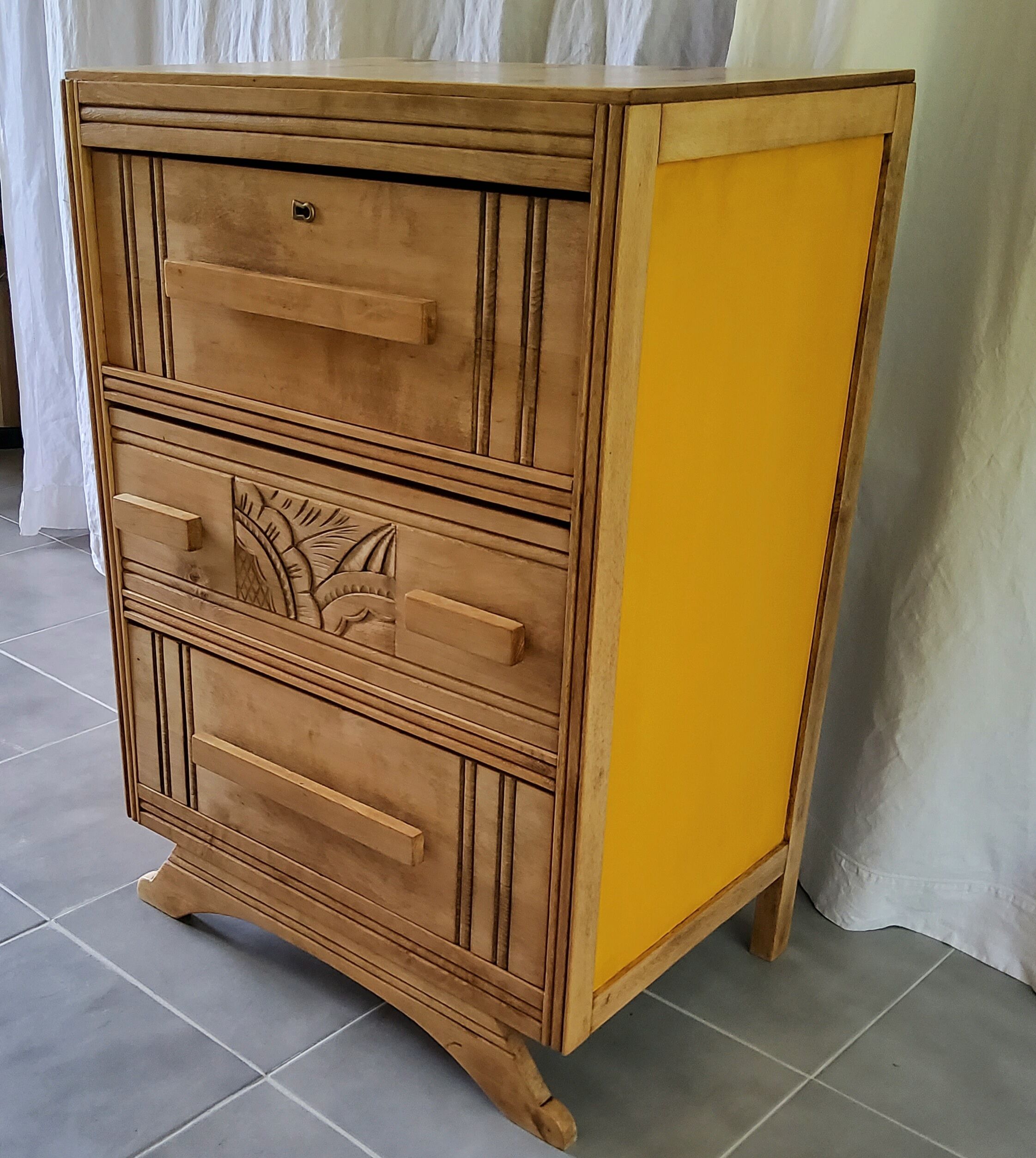 Art deco chest of drawers