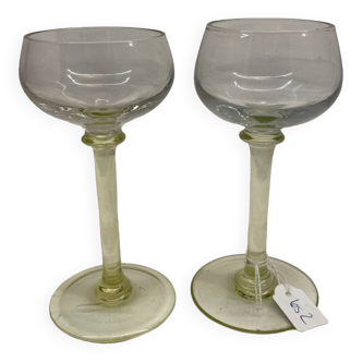 2 uraline stemware