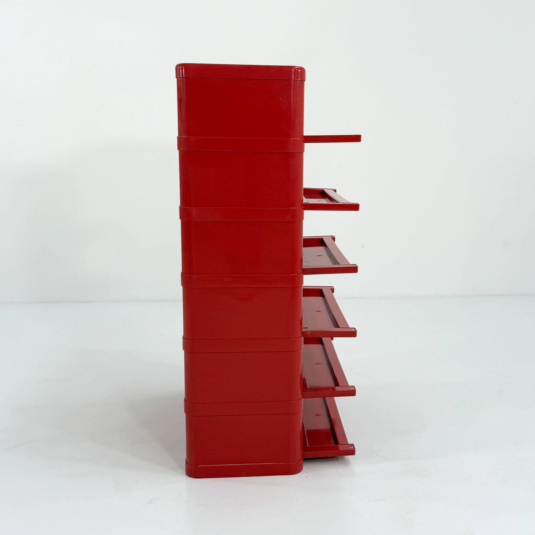 Cabinet rouge modèle “4964” par Olaf Von Bohr pour Kartell, 1970