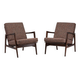 La paire de fauteuils type 300-190 STEFAN
