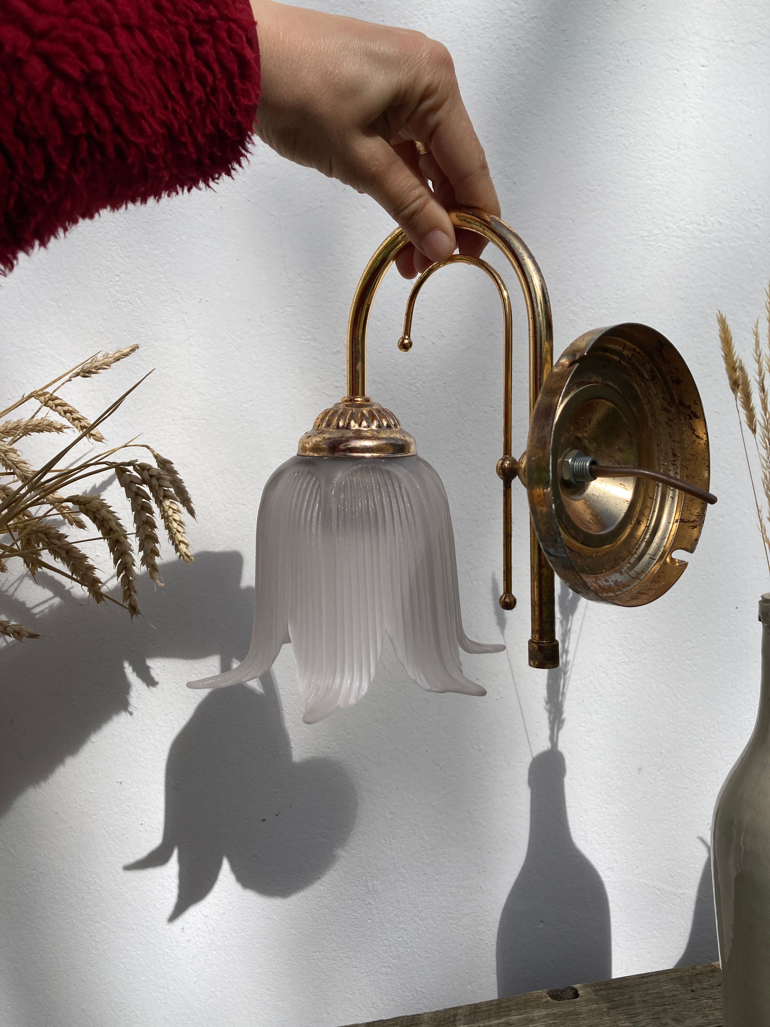 Flower wall lamp in glass and gilded metal