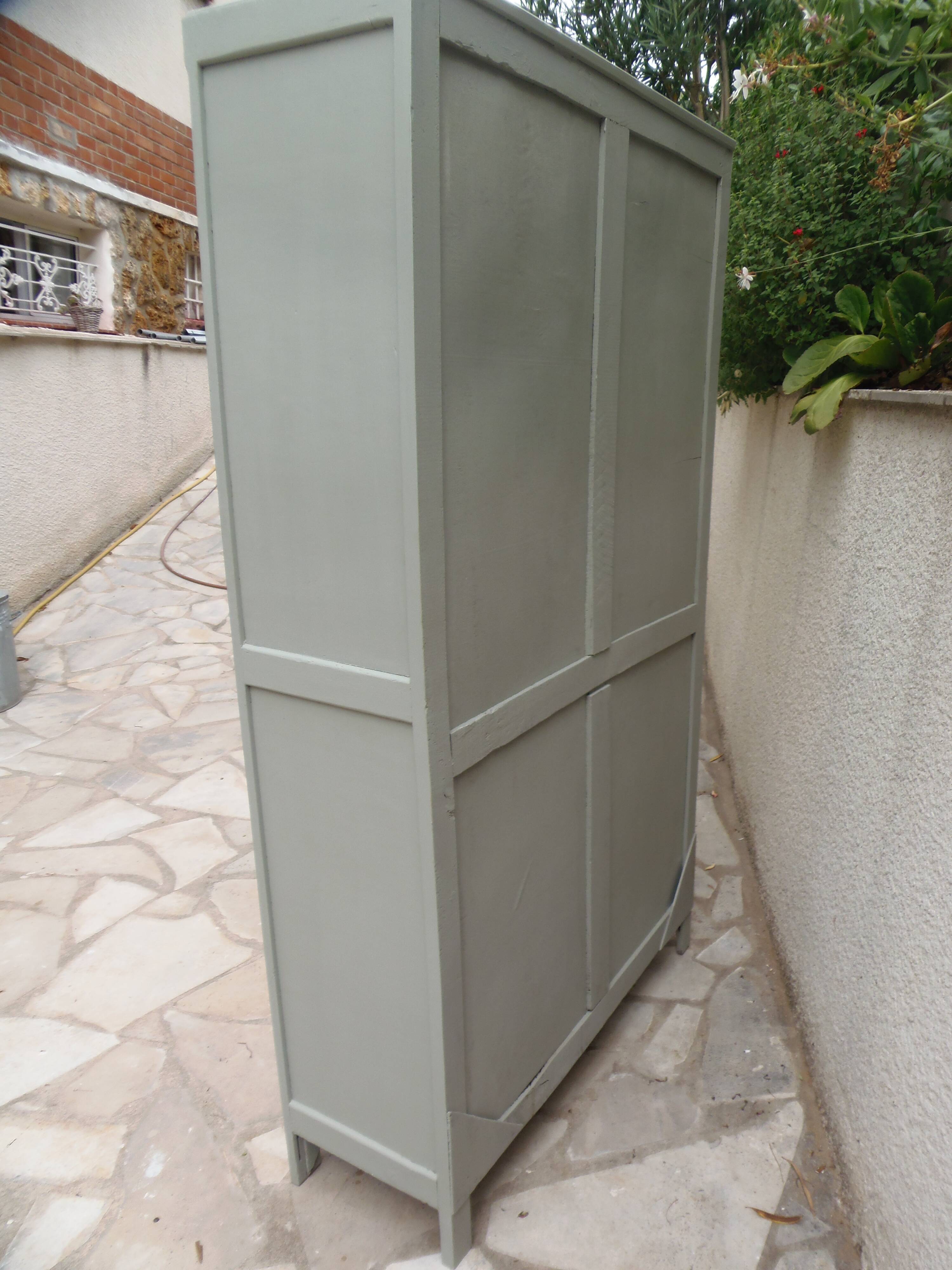 Renovated Art Deco display cabinet in grey-green.