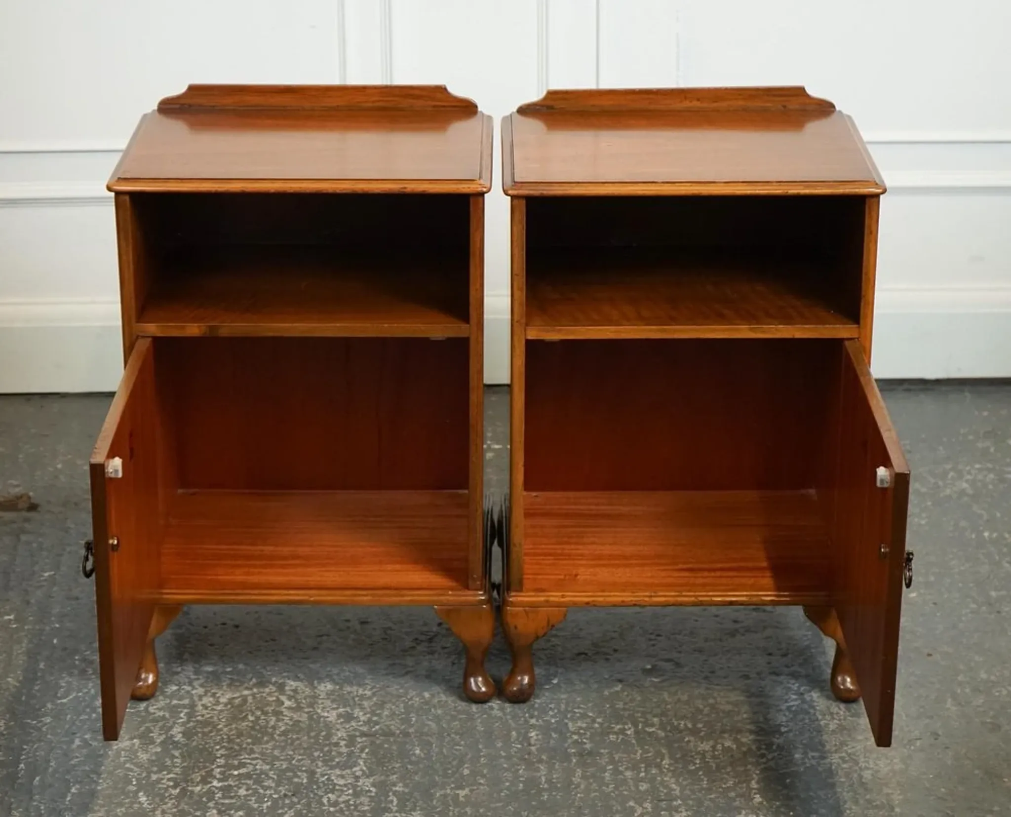 Art Deco Nightstands with Walnut Cabinet and Queen Anne Legs