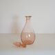 Bouteille en verre rose
