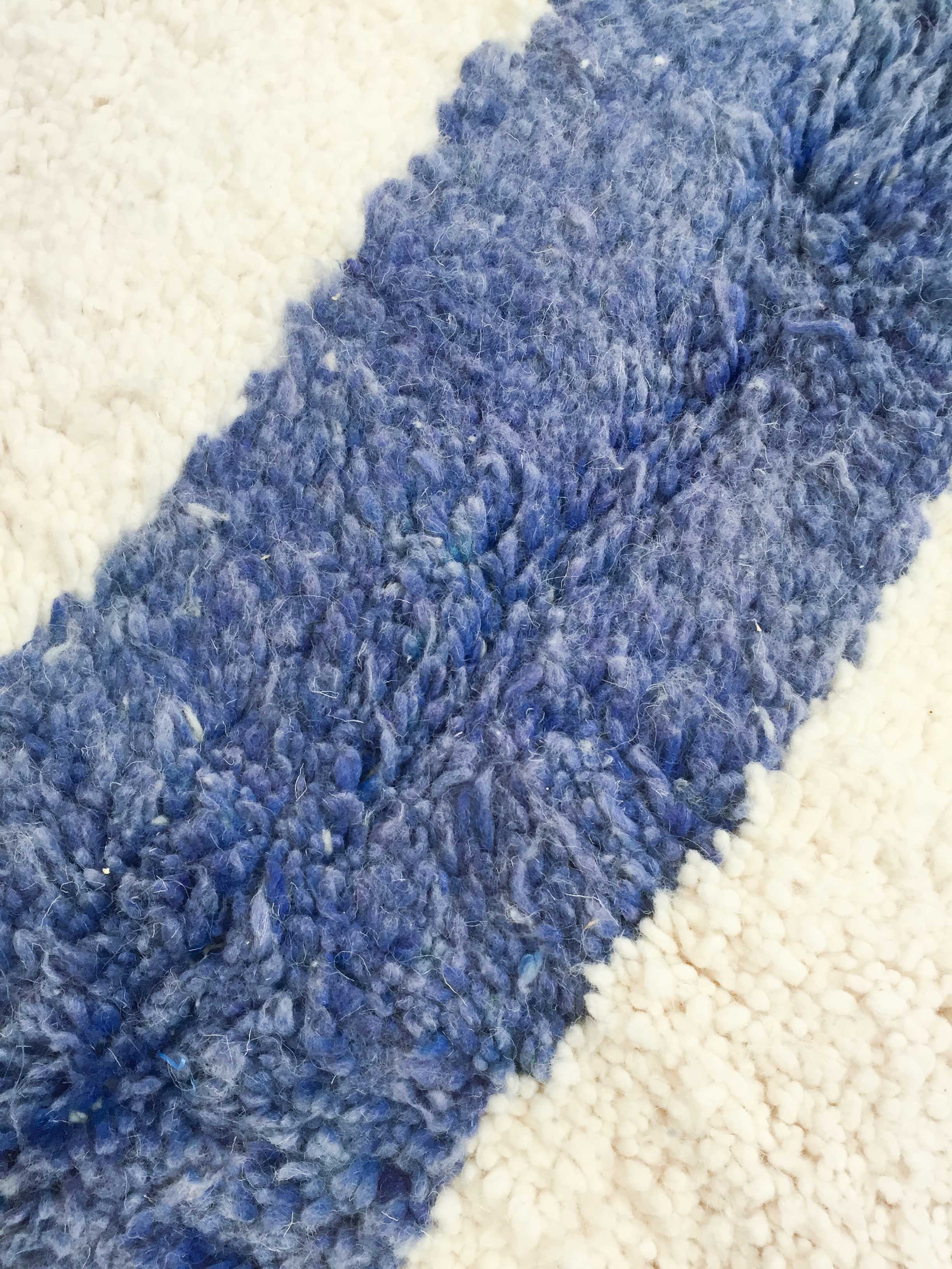 Berber carpet beni ouarain ecru blue line 243x160m