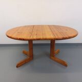 Vintage round pine table from the 60s and 70s with extensions