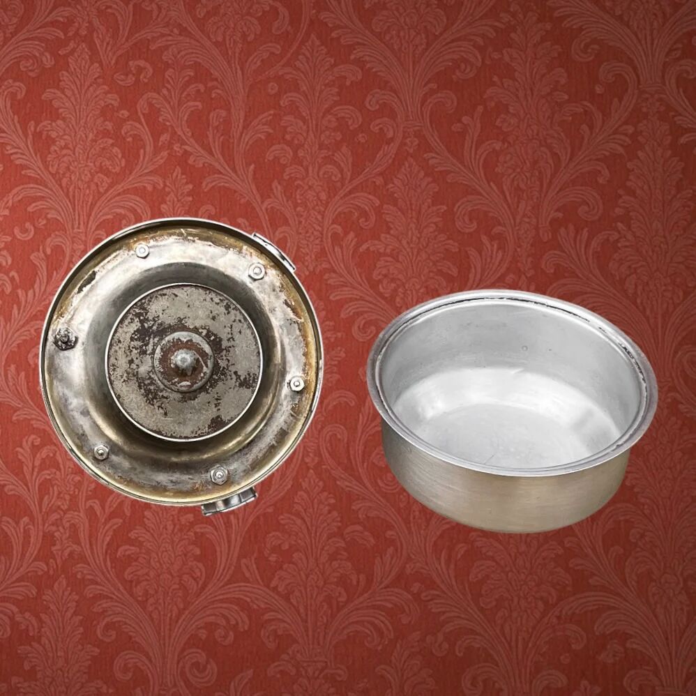 Brass footed ashtray, chrome metal, match display from the 60s and 70s.