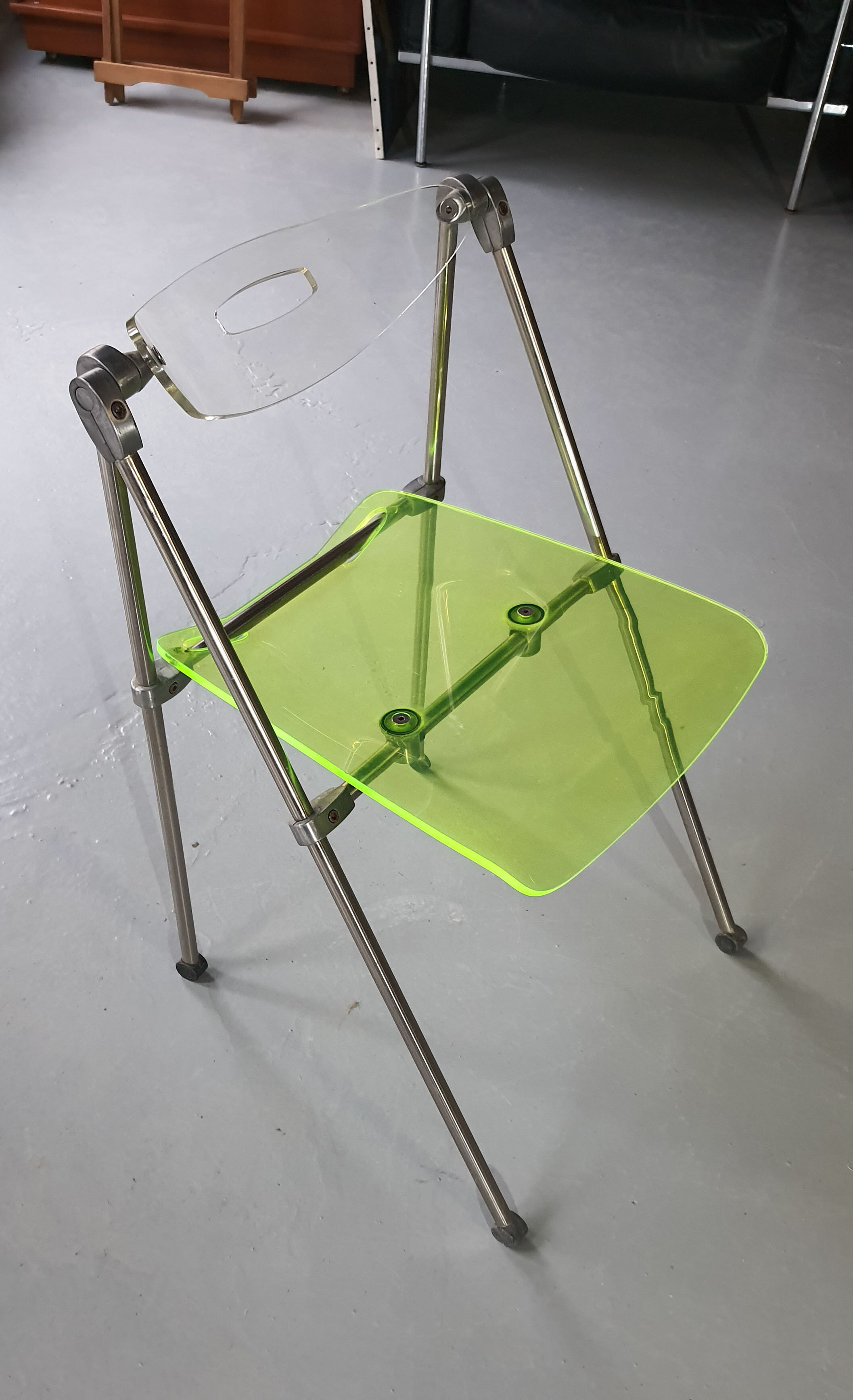 Modern folding chair in plexiglass Giancarlo Piretti - EDA Concept