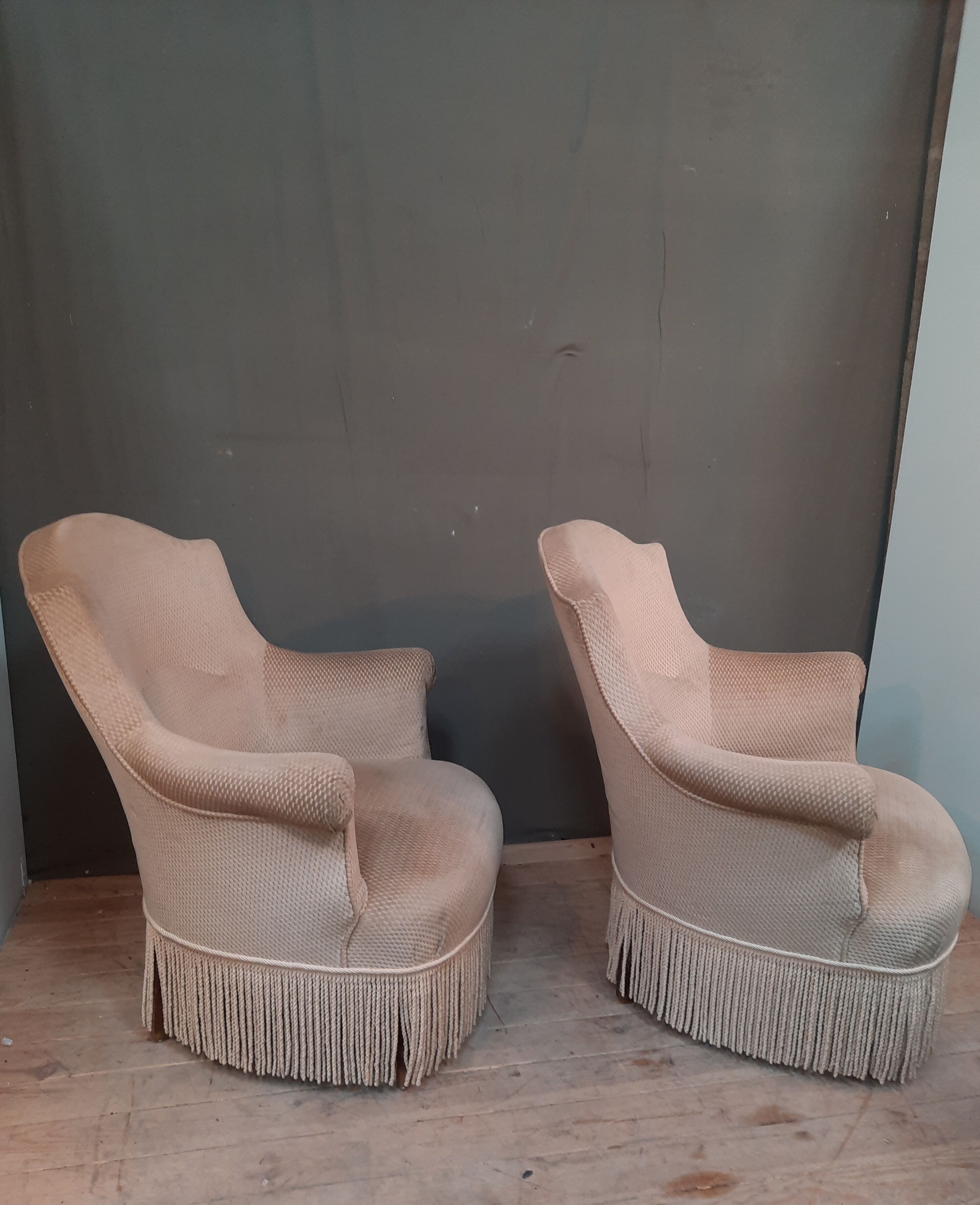 Pair of toad chair