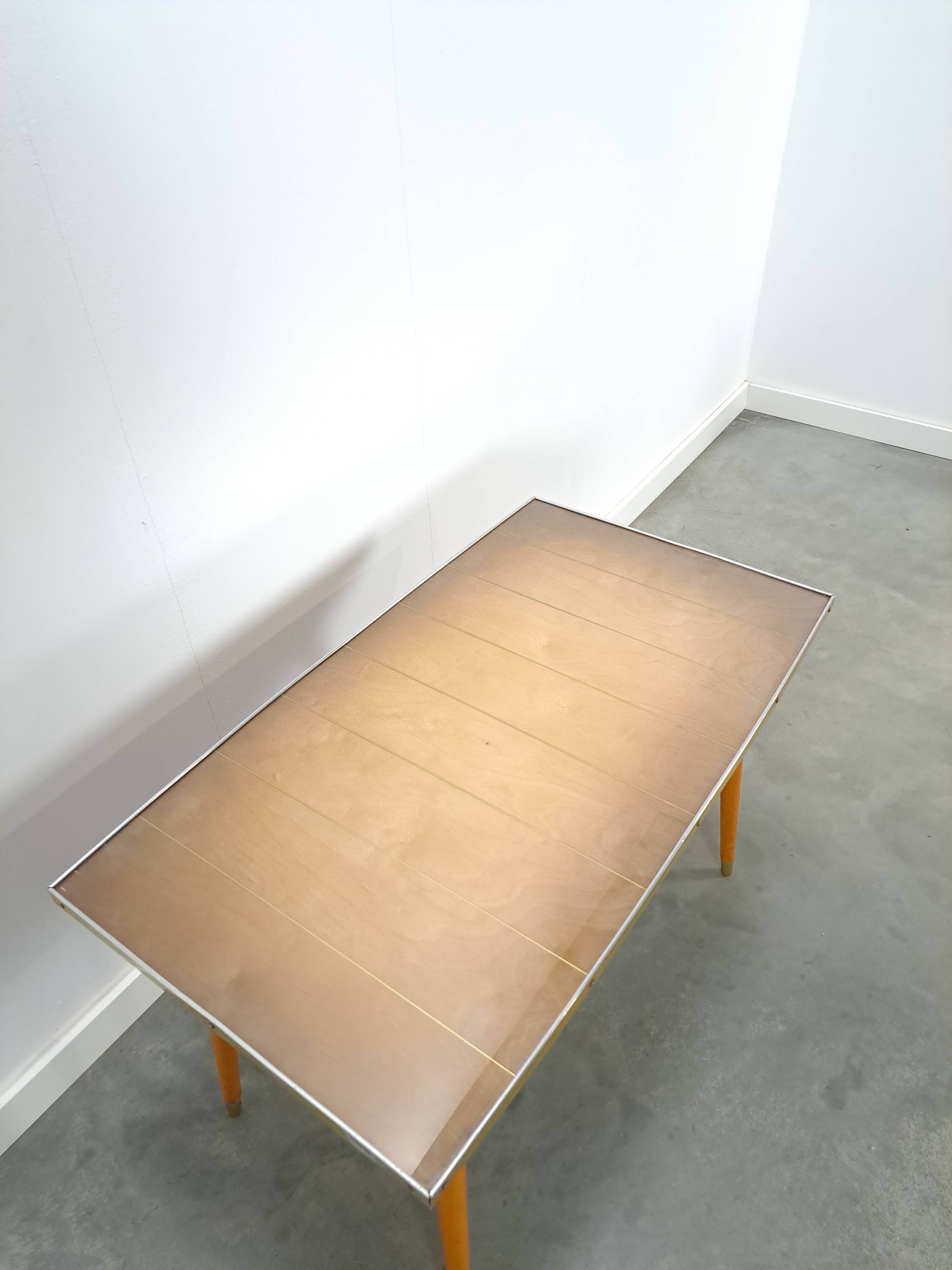 Koffie tafel hout met glazen blad vintage salontafel