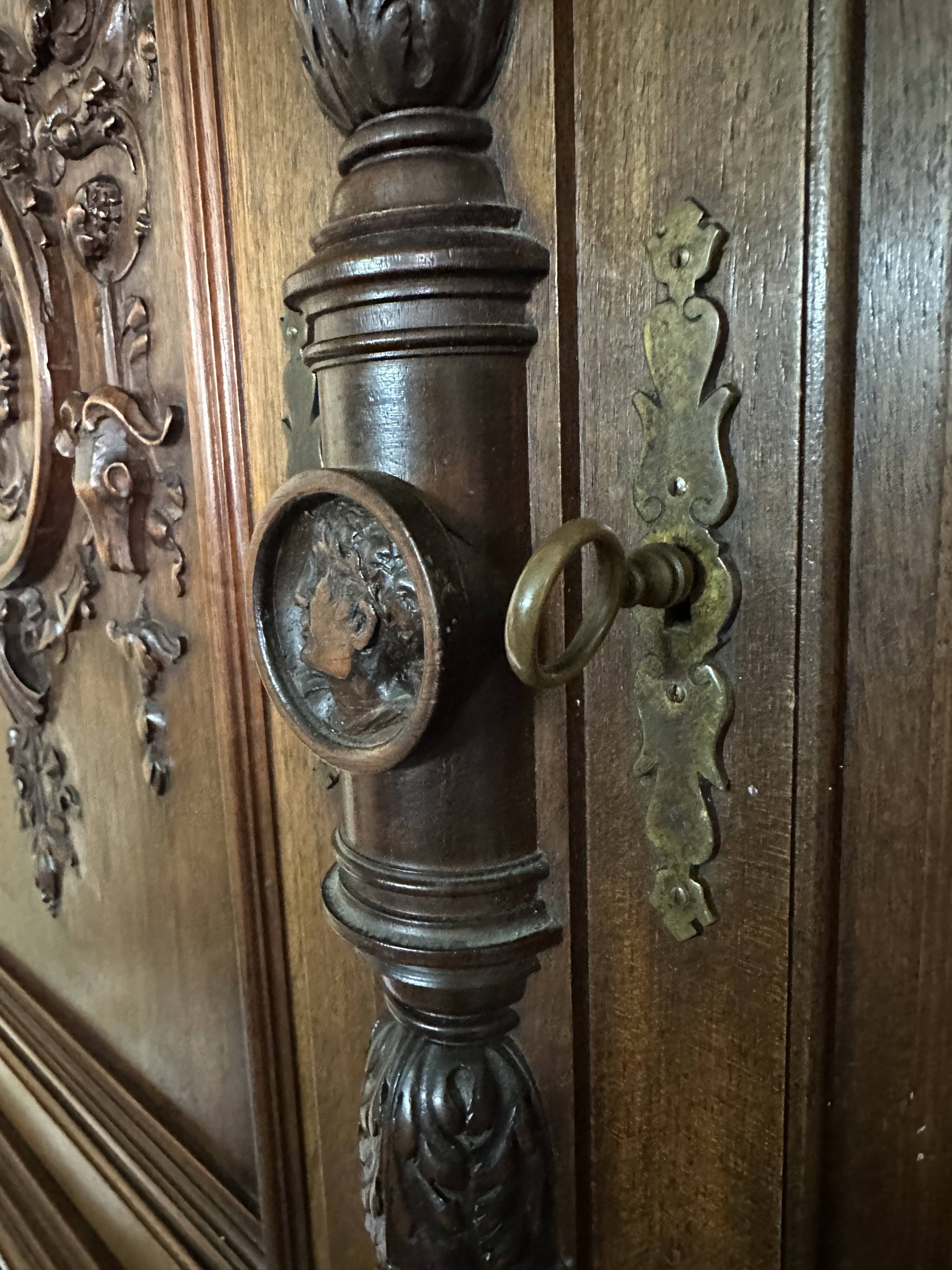HAENTGES FRÈRES Renaissance style cabinet in carved walnut, late 19th century