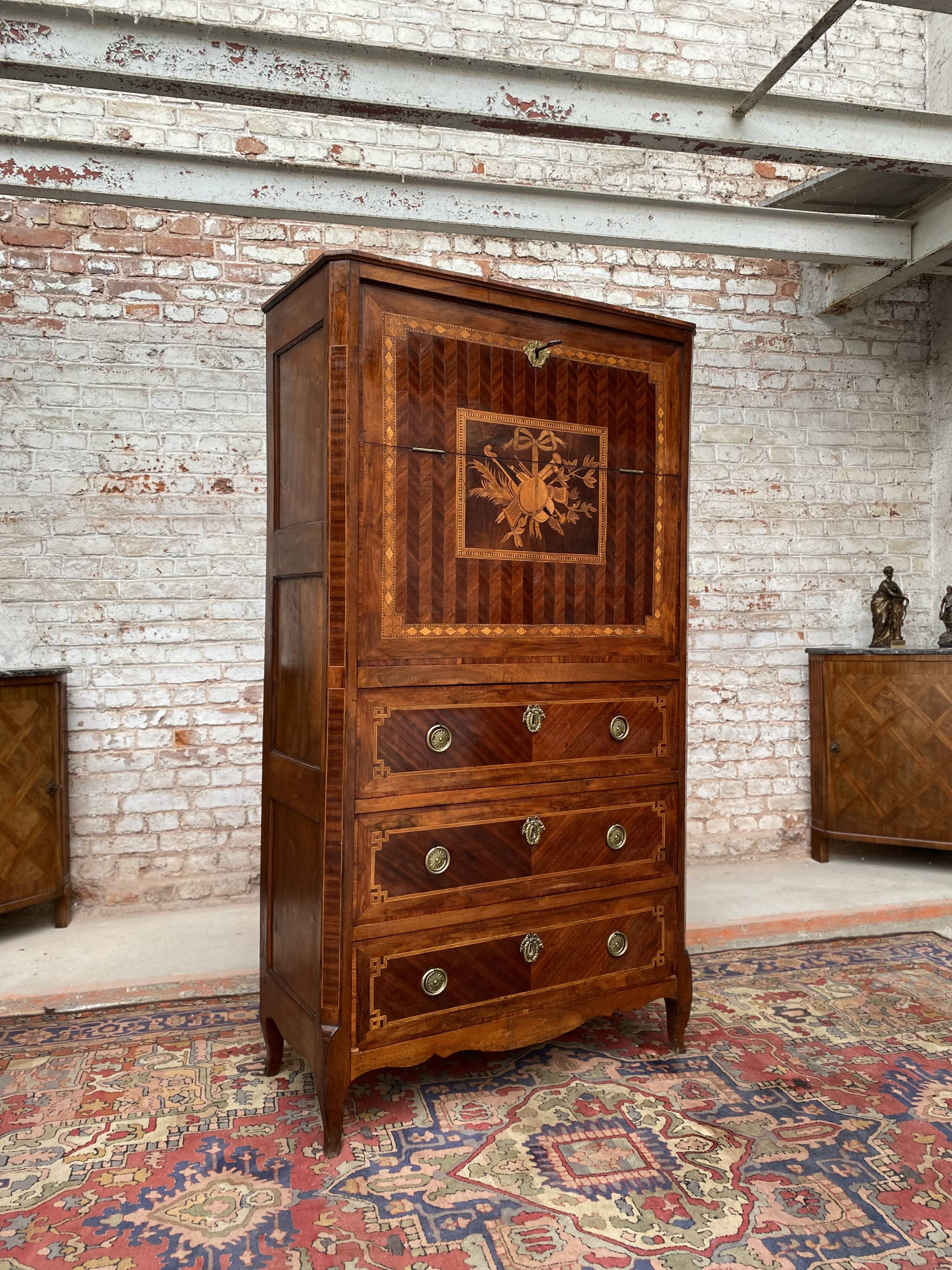 Secretary in veneer wood and walnut period transition xviii eme century