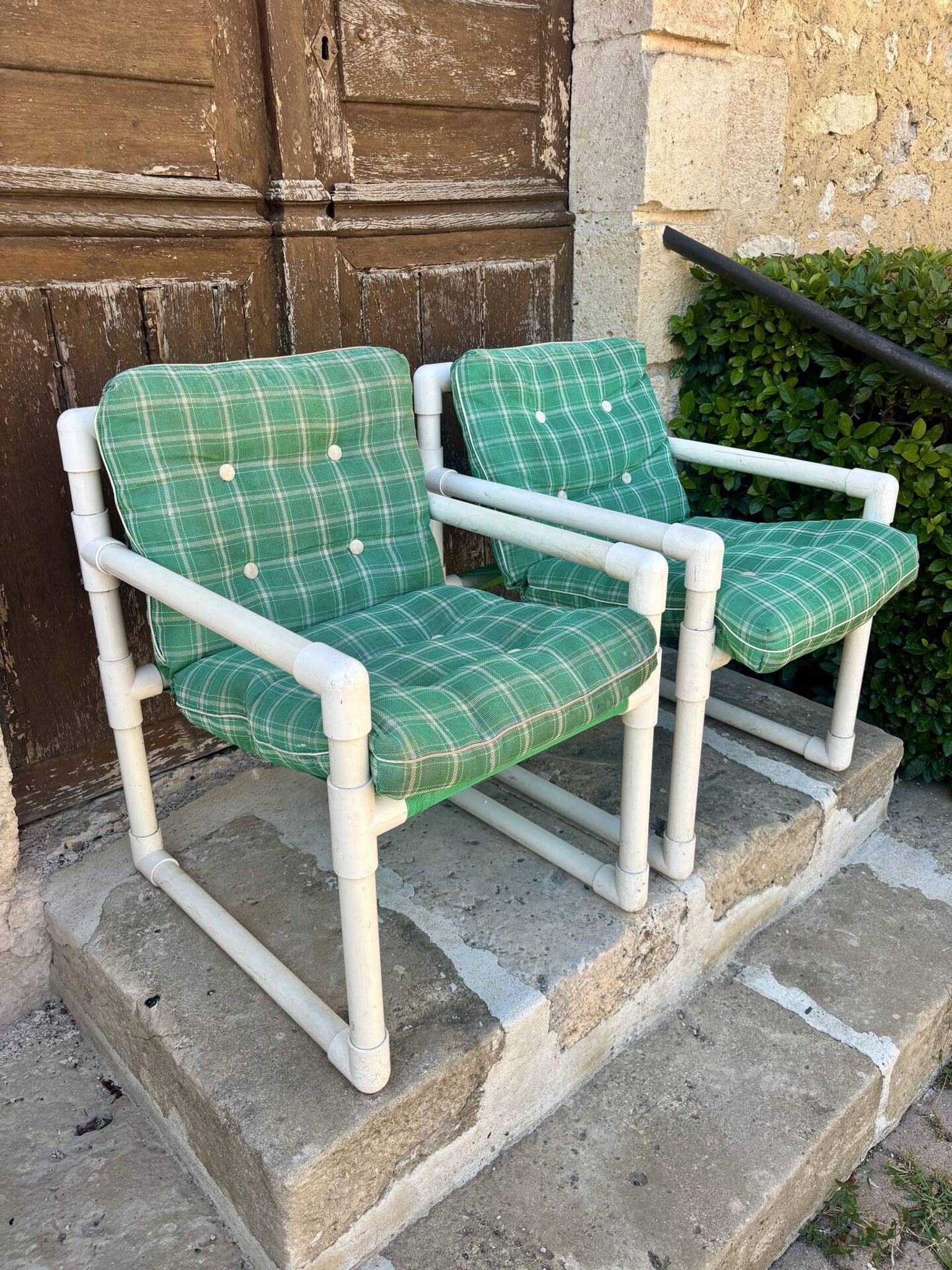 Pair of vintage tubular armchairs from the 70s and 80s, luxury design.