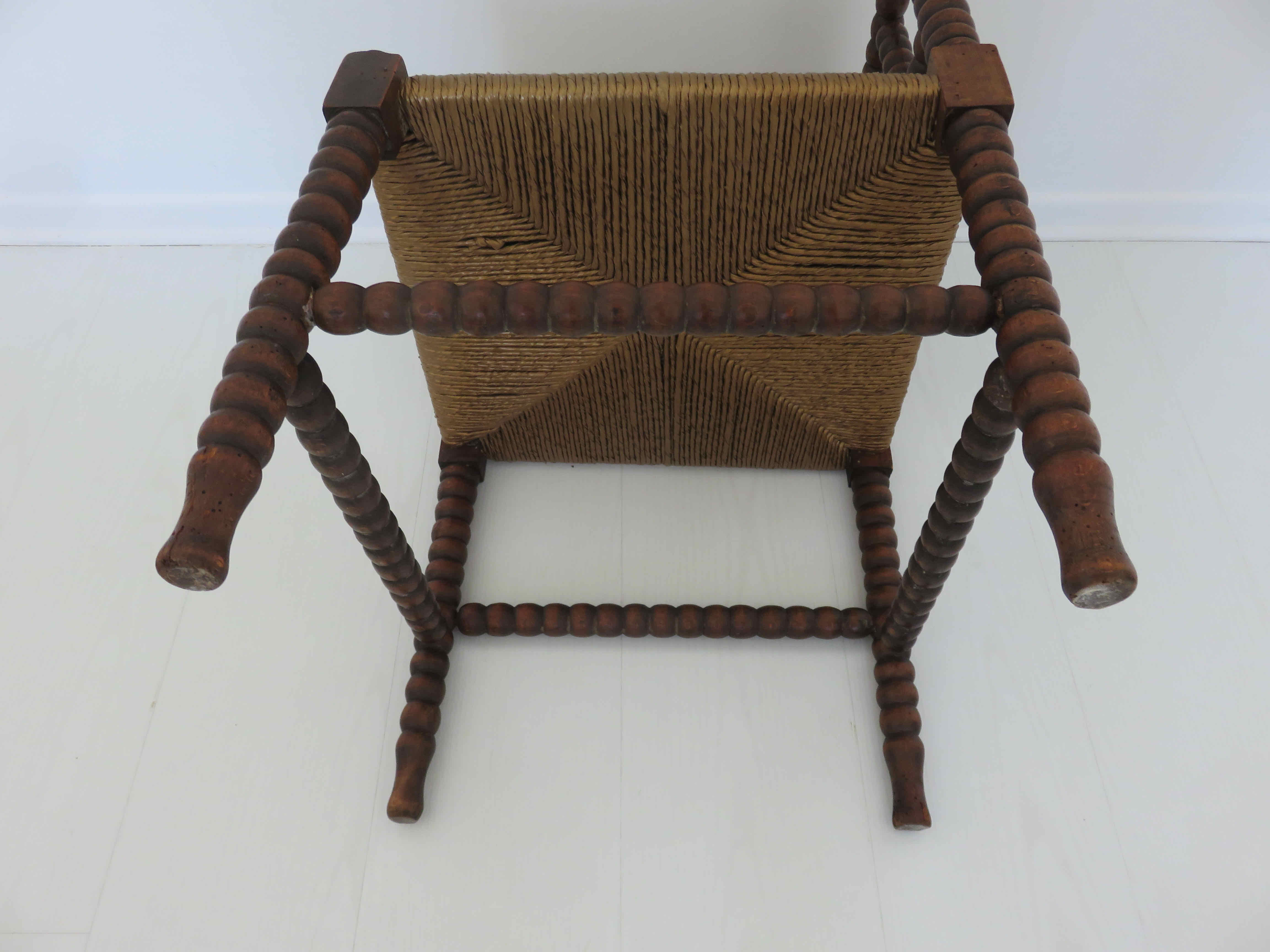 Corner chair in turned wood and straw