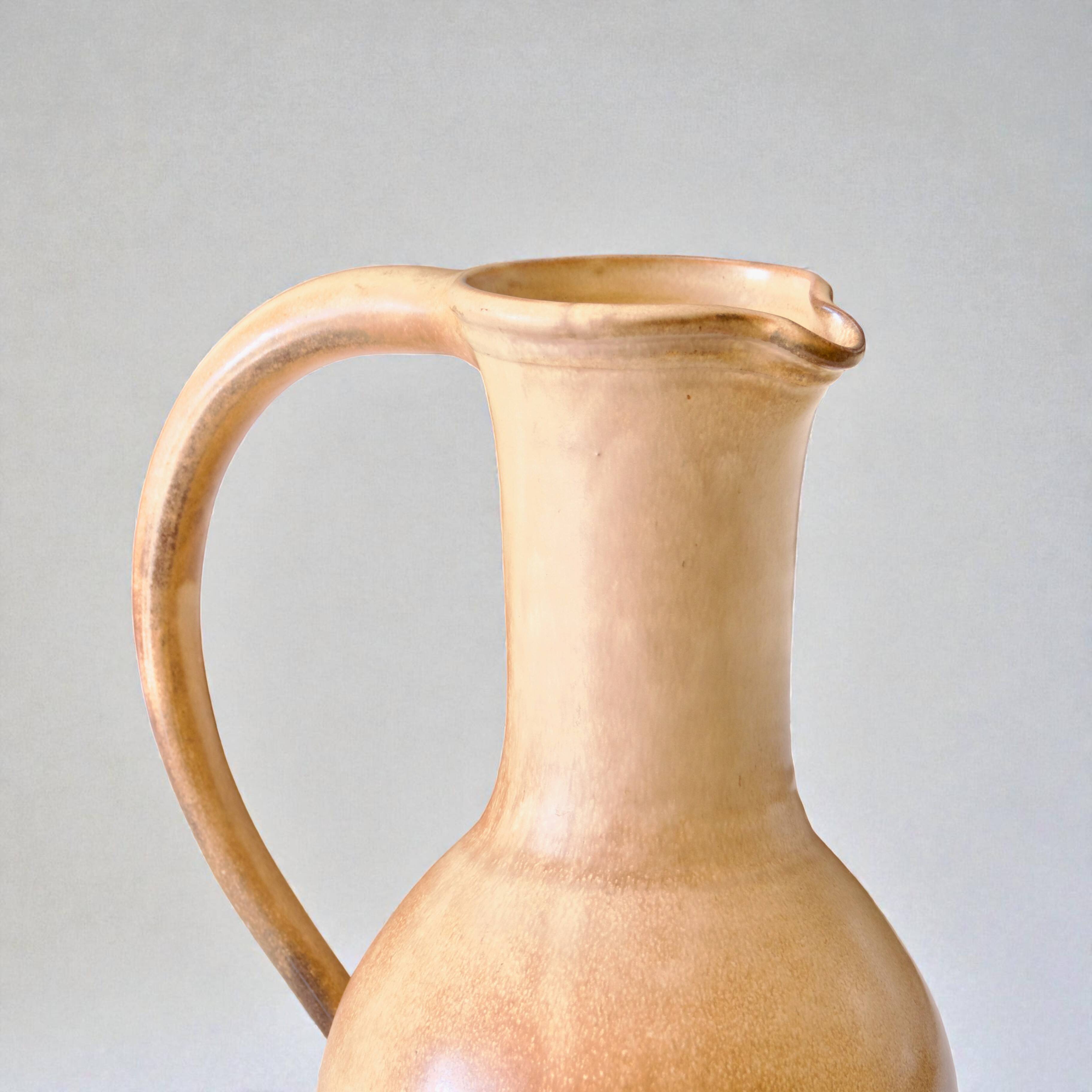 Grande carafe artisanale en grès mat