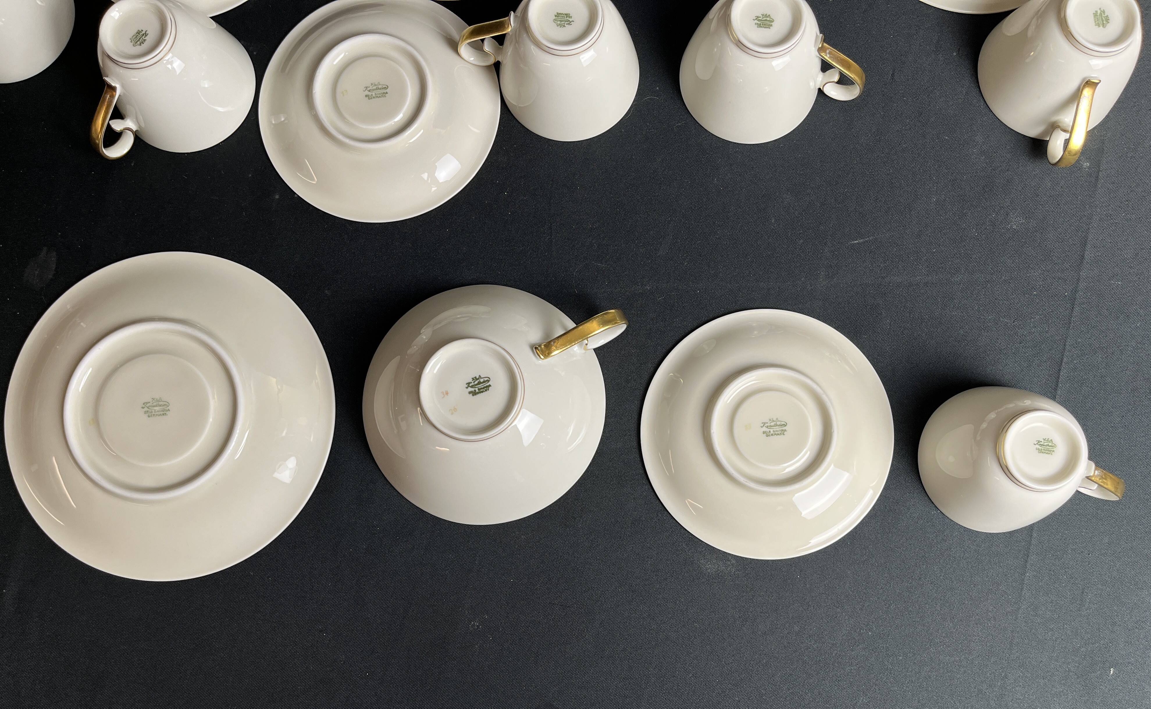Coffee and tea service set in fine porcelain from Bavaria, around 1950.