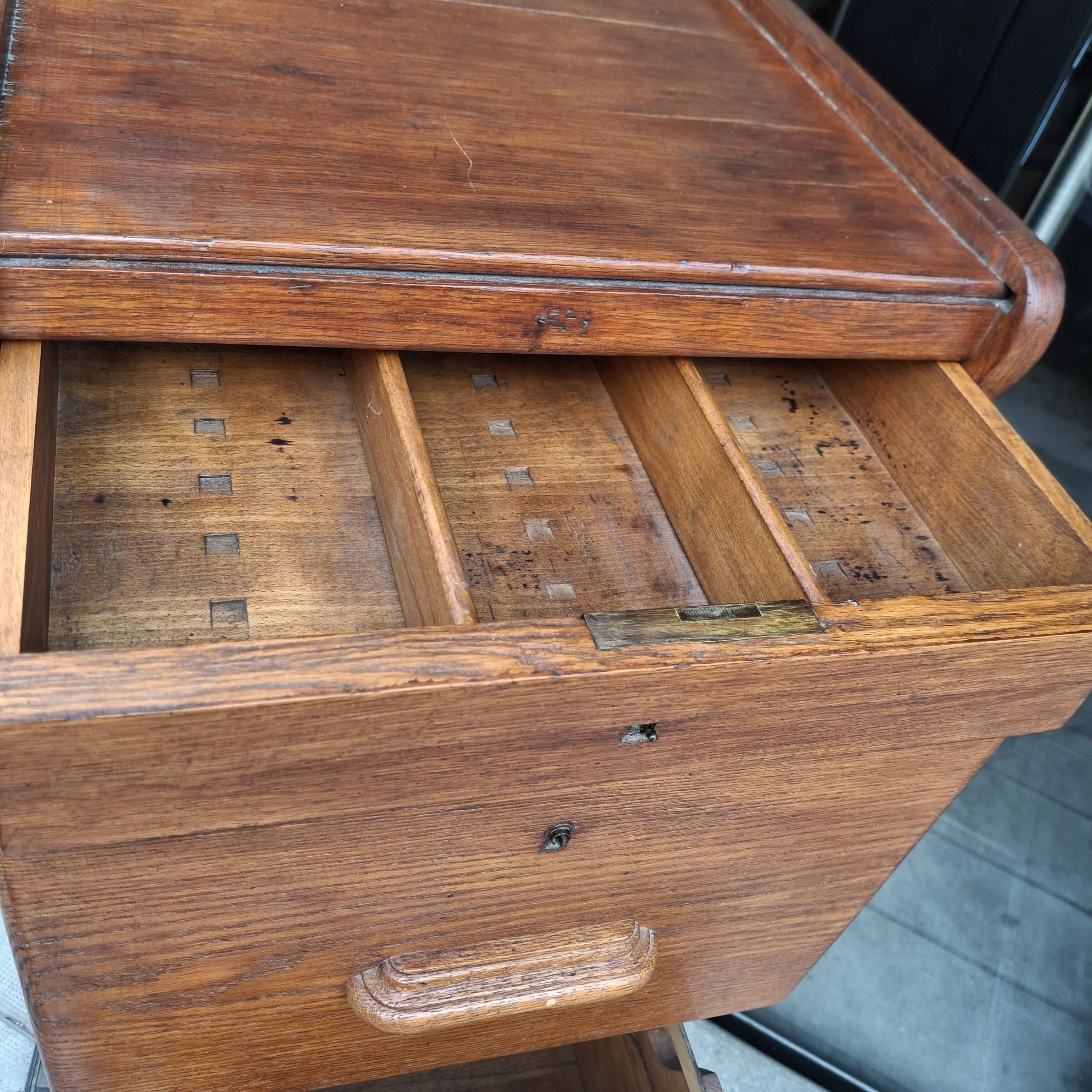 Old notary's furniture. Trade furniture in oak.