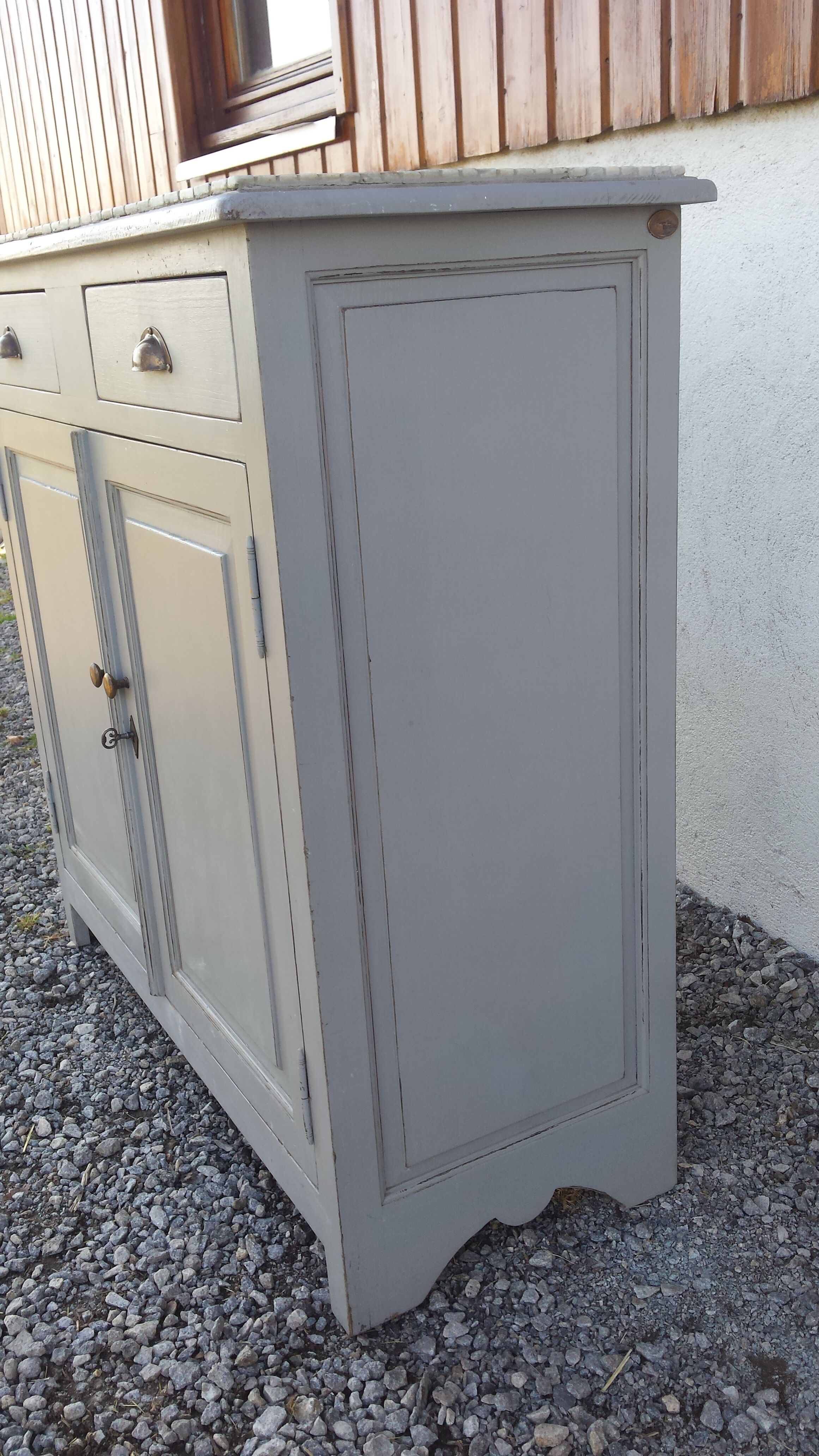 Grey parisian buffet, tile tray "pool"