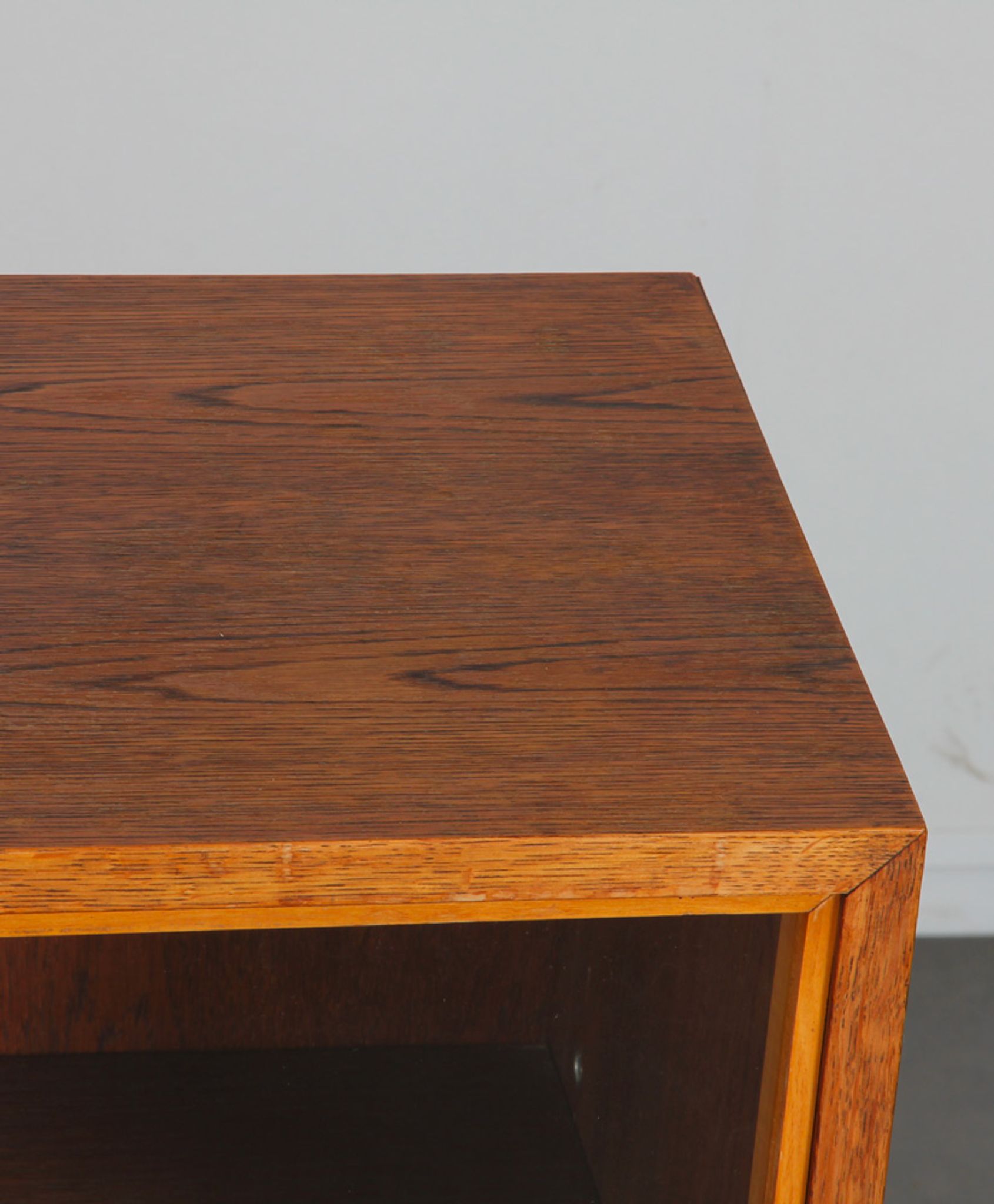 Commode vintage en bois fabrication tchèque 1960