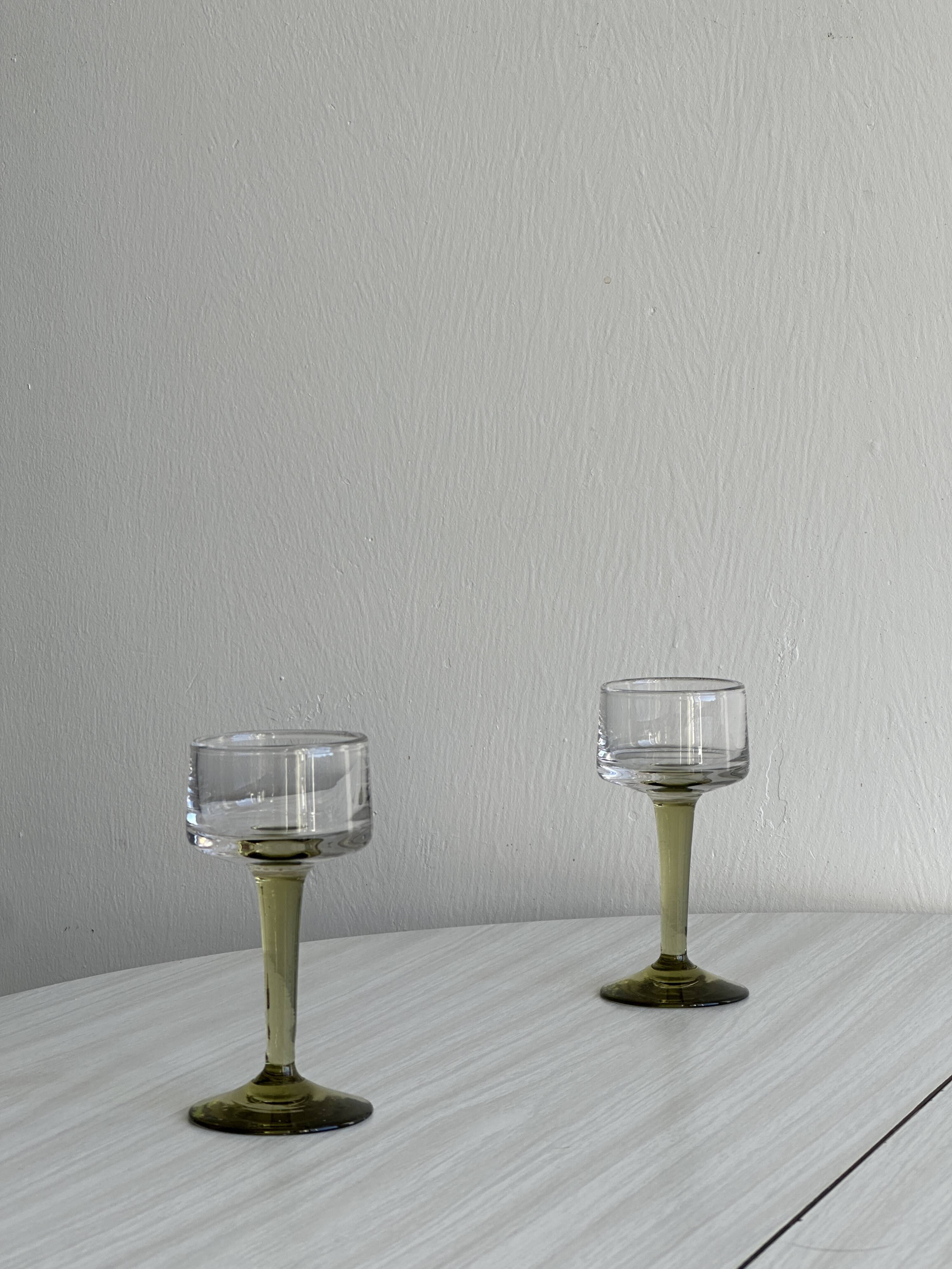 2 liqueur glasses