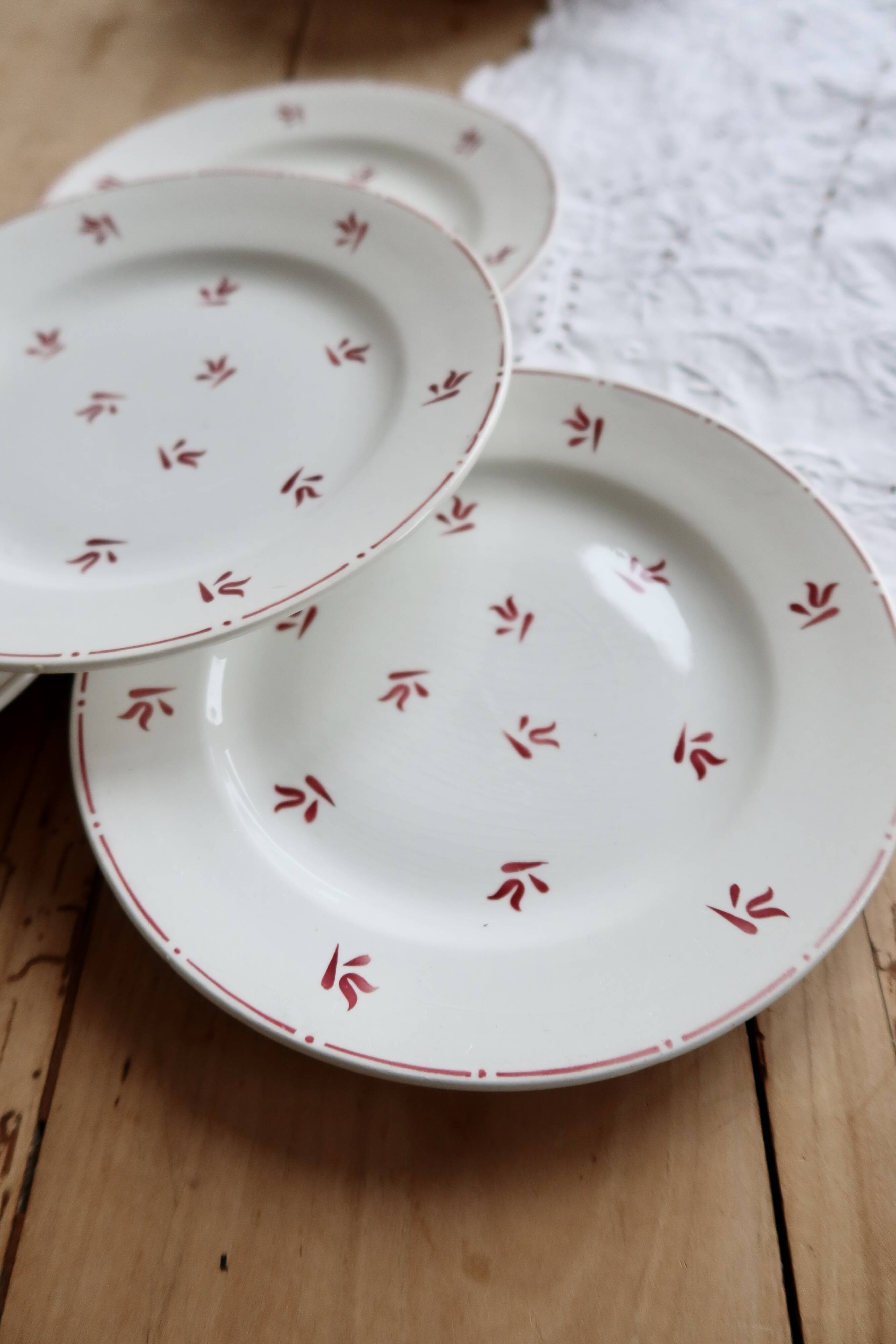 4 vintage dessert plates ceramic red patterns