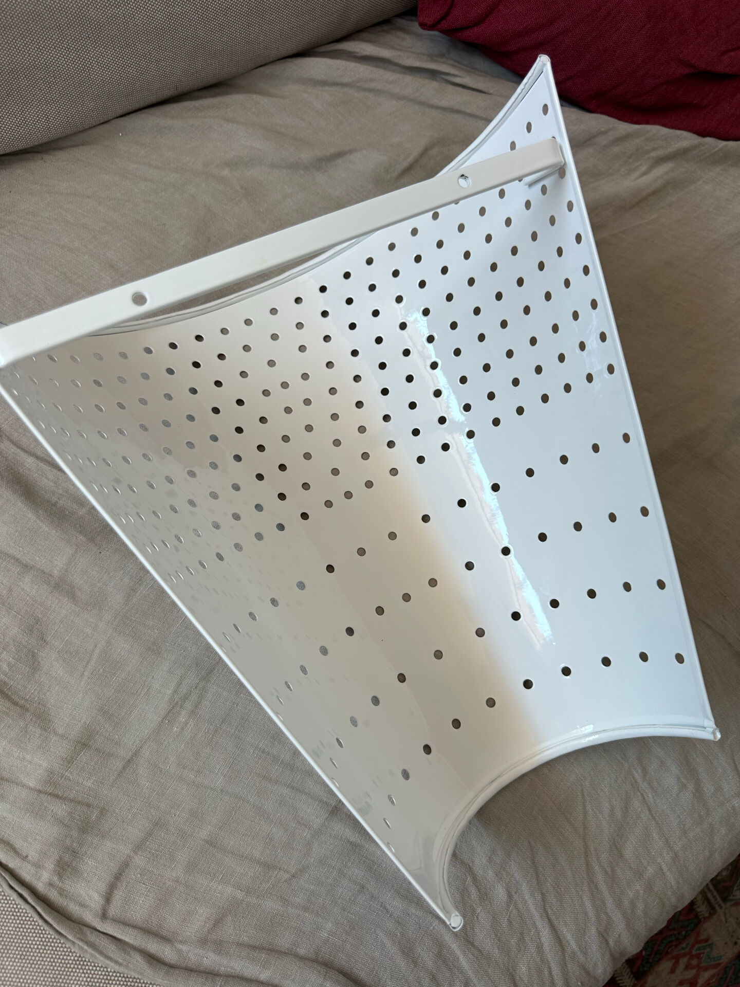 Applique tôle perforée laqué blanc état neuf