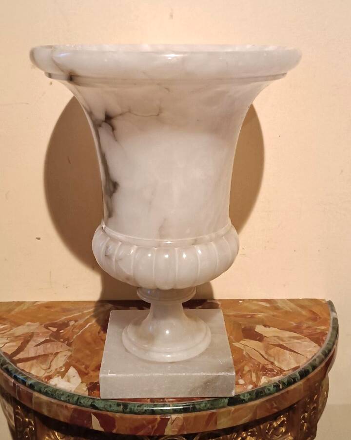 Medici vase with a crater in alabaster from the 1950s