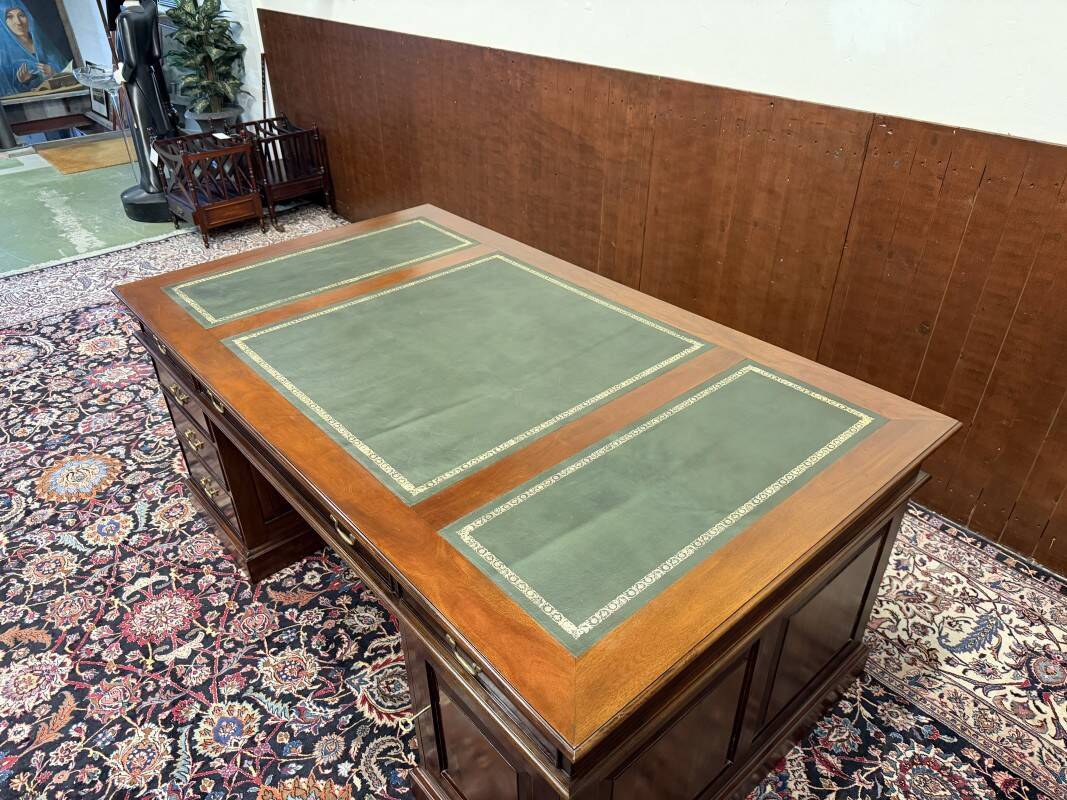 Large Classic English Desk Partnerdesk