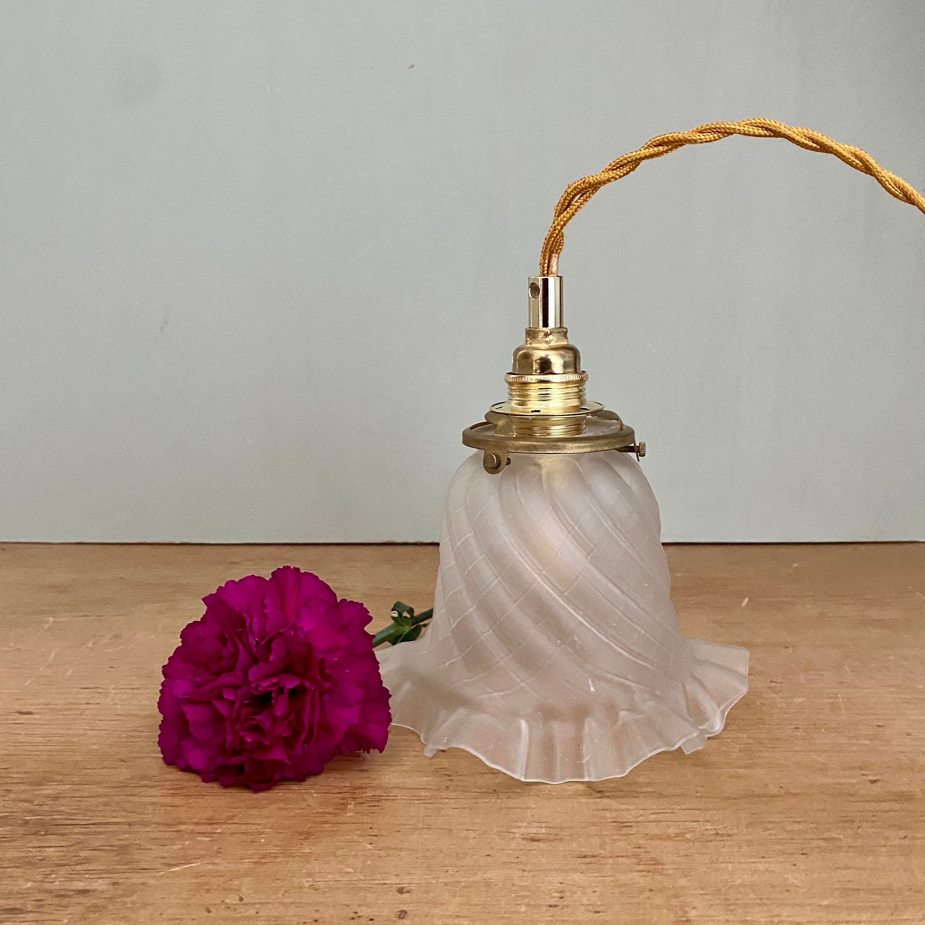 Vintage frosted glass tulip ride