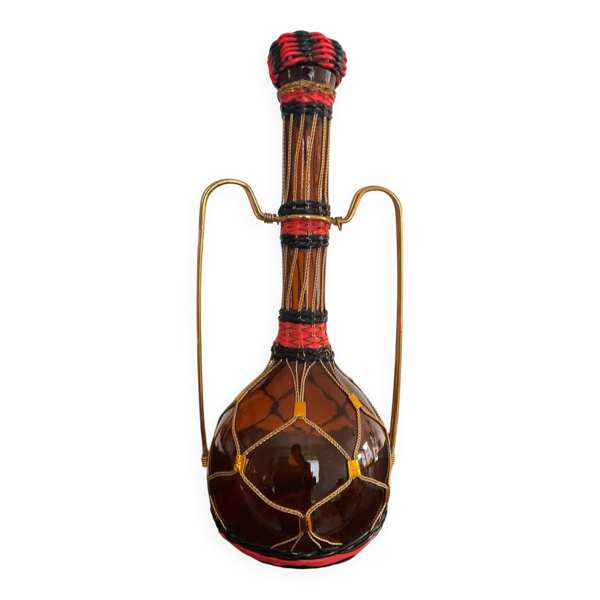Carafe vintage en verre ambré,laiton et scoubidou