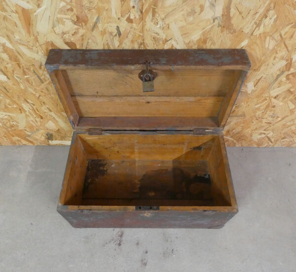 Ancien coffre en bois