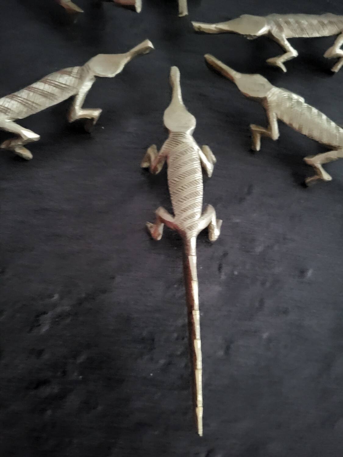 6 vintage knife rests, brass crocodiles, in excellent condition.
