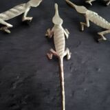 6 vintage knife rests, brass crocodiles, in excellent condition.