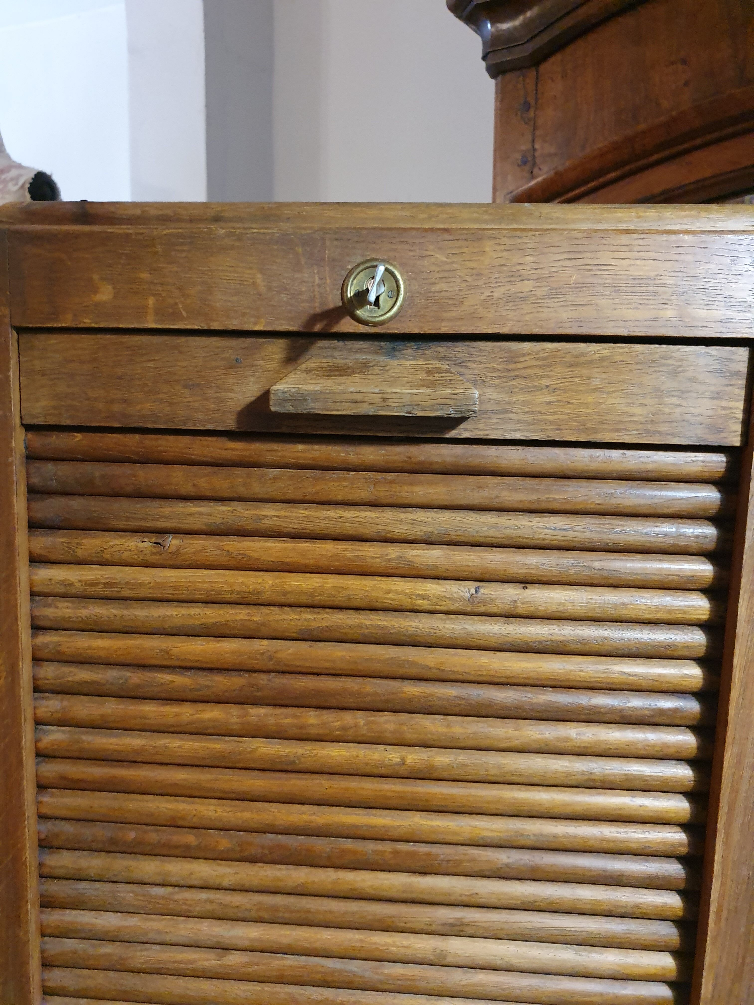 Curtain binder cabinet