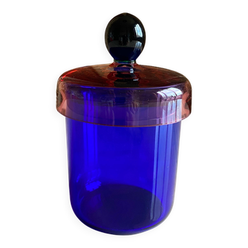 Bocal en verre fait main bleu, rose et noir avec couvercle par Erik Höglund, 1992