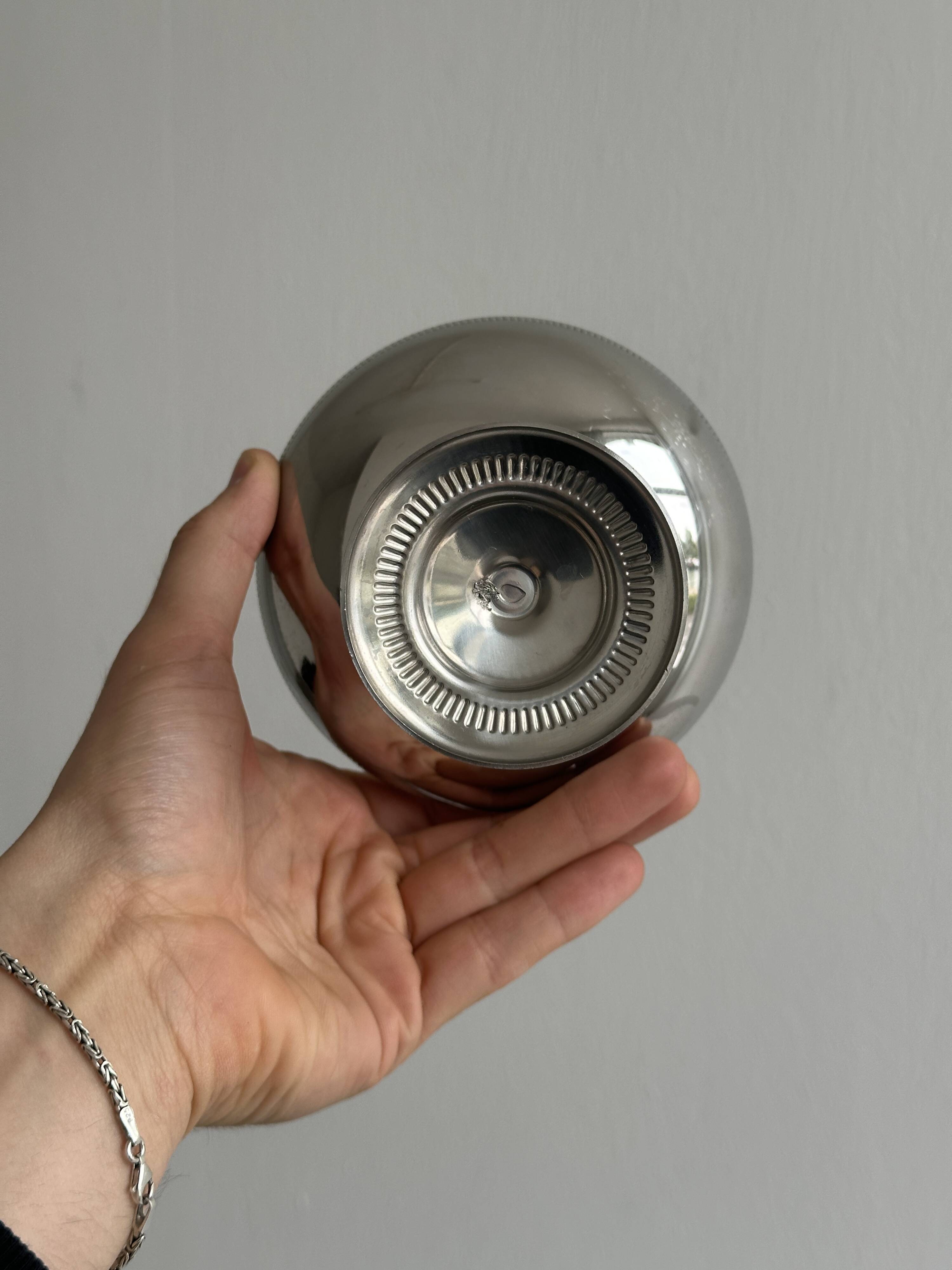 Set of 6 shiny stainless steel footed bowls