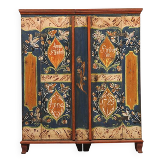 Armoire de mariée peinte à l'art populaire