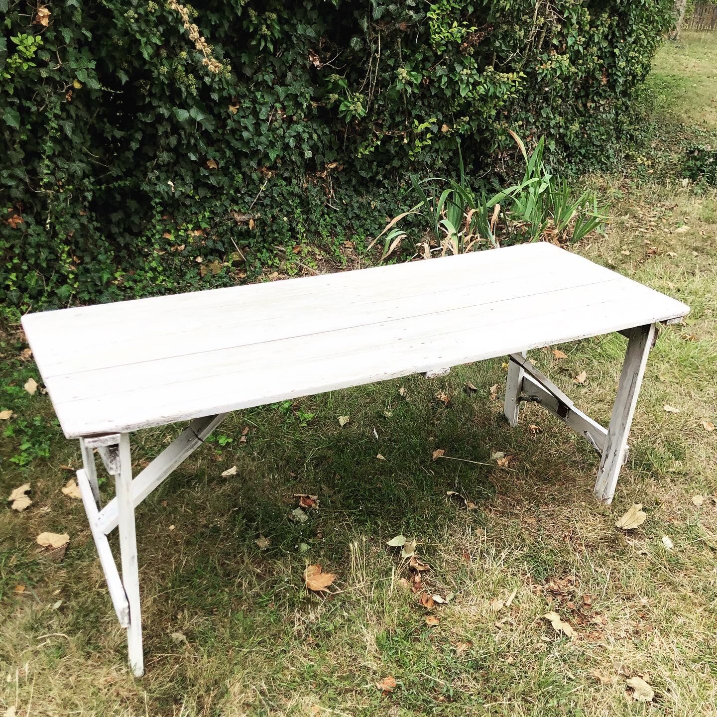 Folding guinguette table