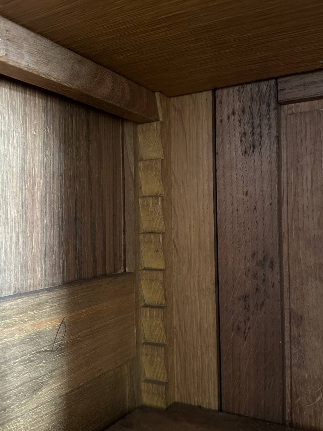 Large antique display cabinet – Henri II style – Late 19th century