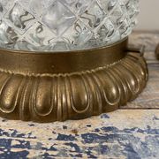 Lot de deux plafonniers ou appliques en laiton et verre